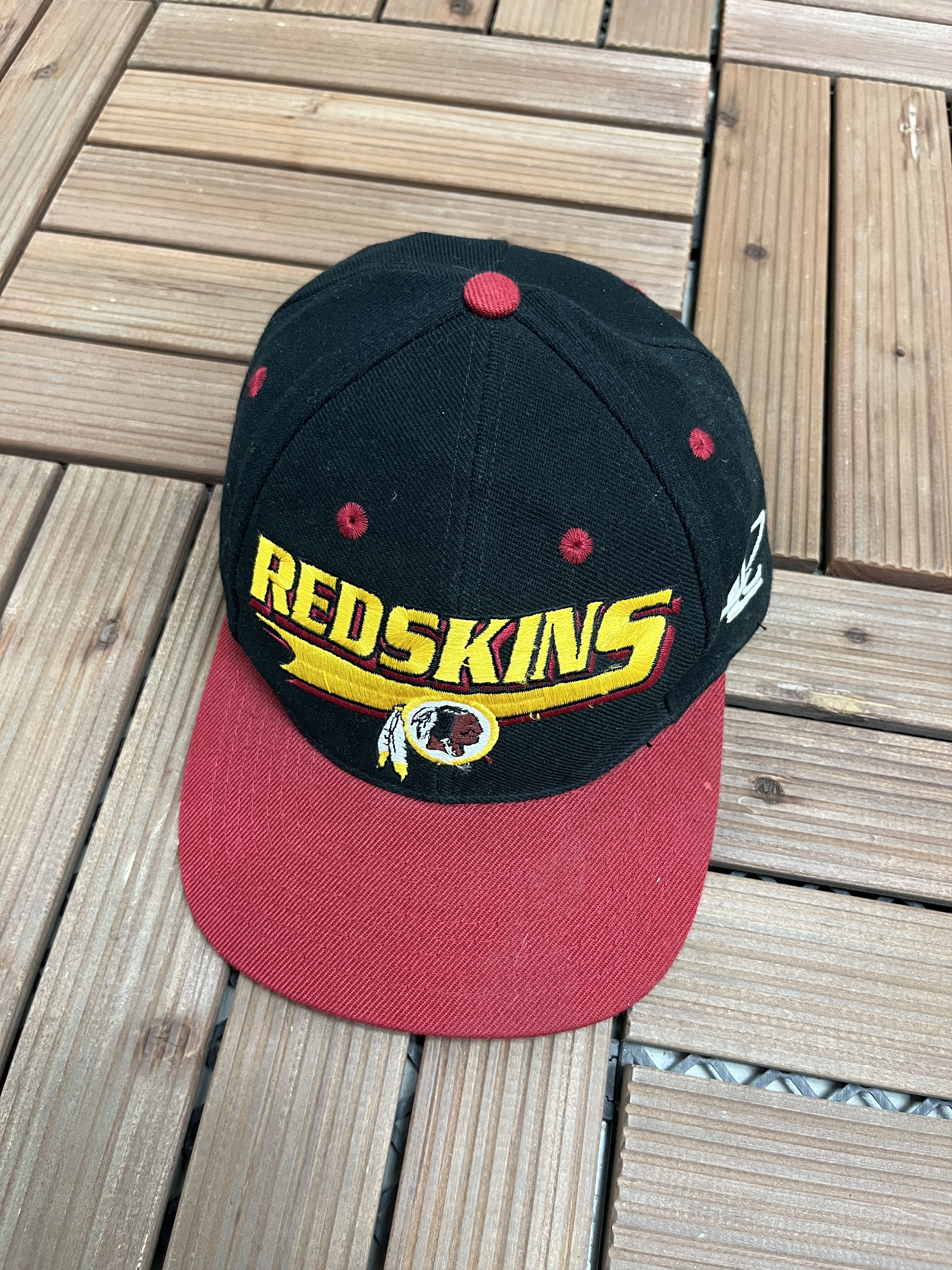 Logo Athletic × Vintage Washington Redskins Vintage Black Snap Back Hat Size ONE SIZE - 1 Thumbnail