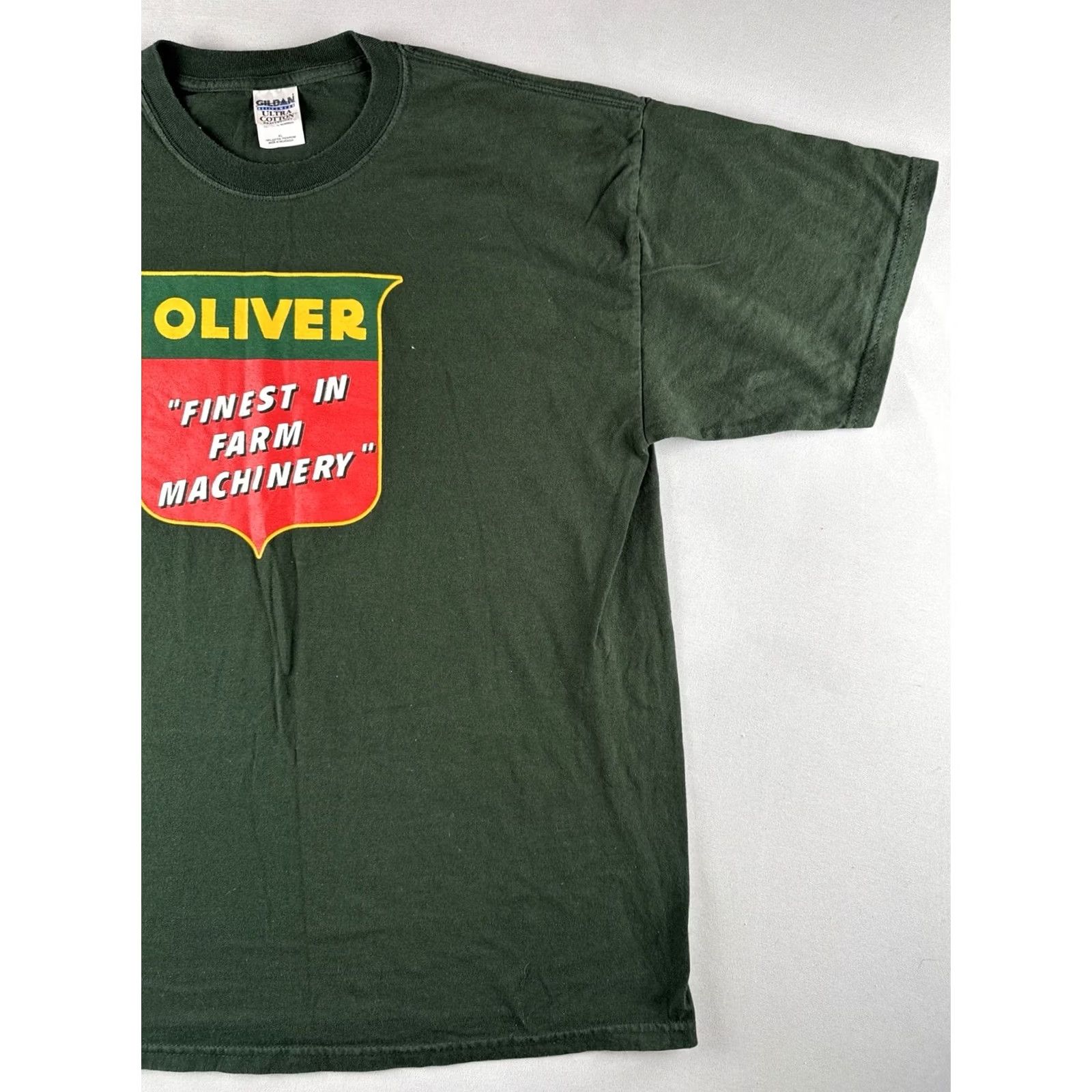 Gildan VINTAGE Gildan Oliver Tractor T-Shirt XL Green Farm Equipment Logo Tee Crew Neck Short Sleeve Mens Regular Cotton 2000s Retro Classic Size US XL / EU 56 / 4 - 3 Thumbnail