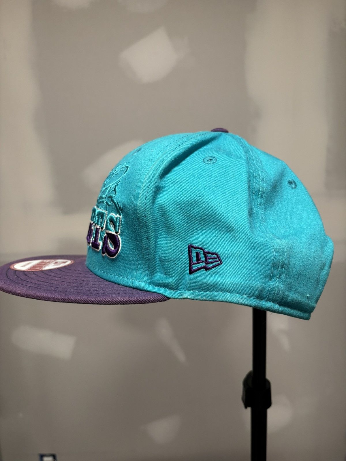 New Era × Vintage Vintage Charlotte Hornets Snapback Hat Size ONE SIZE - 3 Thumbnail