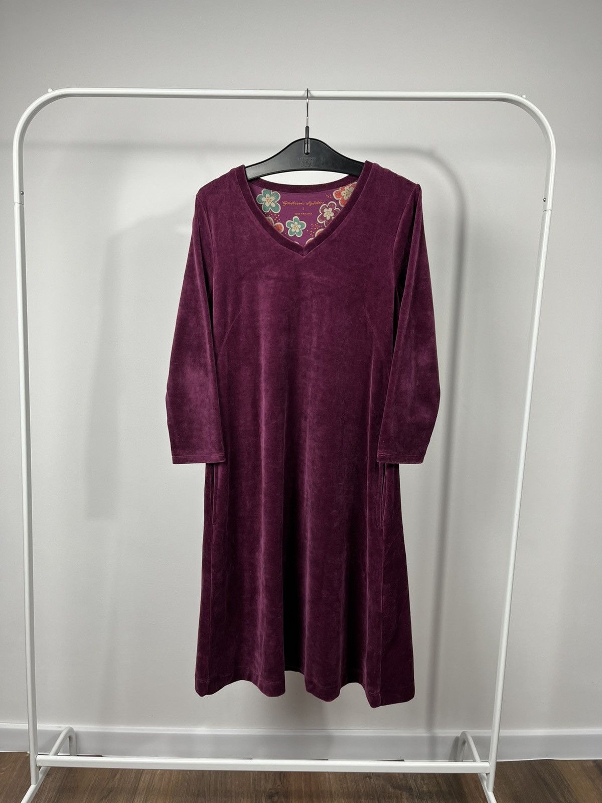 Gudrun Sjoden Gudrun Sjoden Purple Velour Midi Dress V-Neck Long Sleeve S Size S / US 4 / IT 40 - 1 Thumbnail