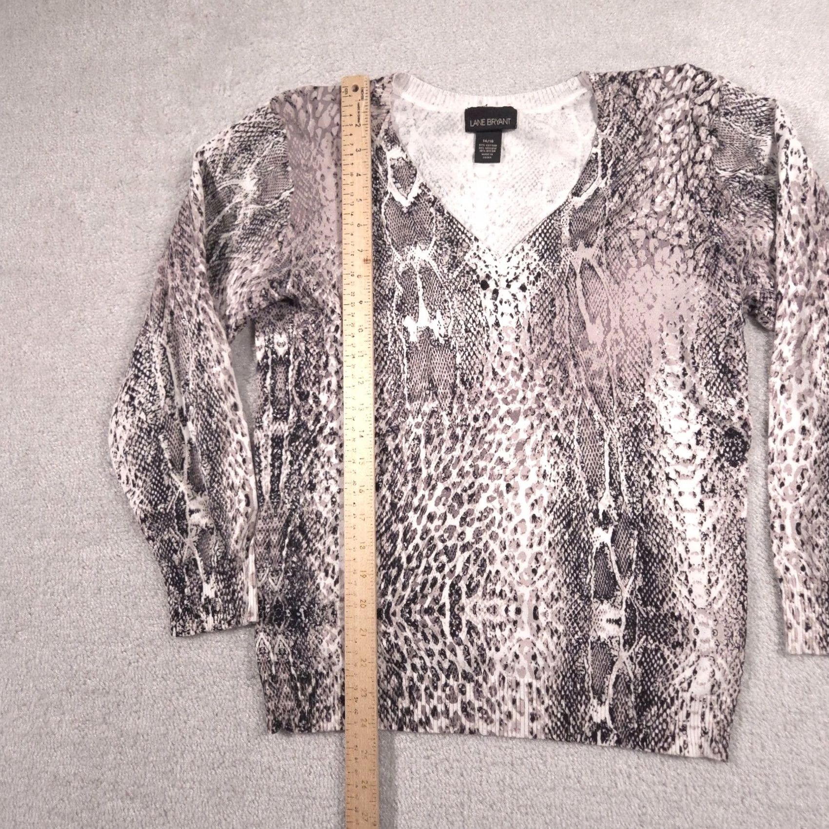 Vintage Lane Bryant Sweater Womens 14/16 Gray Snake Print V Neck Long Sleeves Knit Size XL / US 12-14 / IT 48-50 - 7 Thumbnail