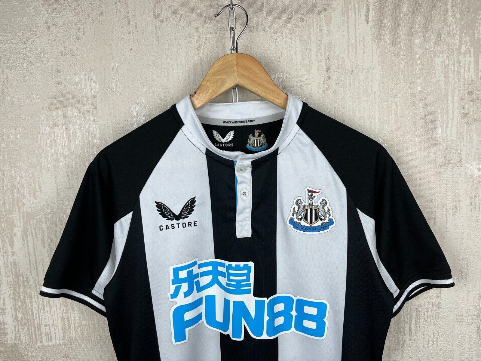 Castore Newcastle United 2021 2022 Home Football Shirt Soccer Jersey Size US S / EU 44-46 / 1 - 3 Thumbnail