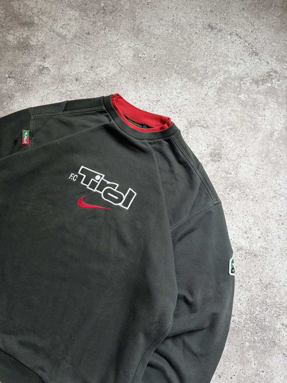 Nike Vintage Nike Tirol Football Faded Sweatshirt Size US L / EU 52-54 / 3 - 2 Thumbnail
