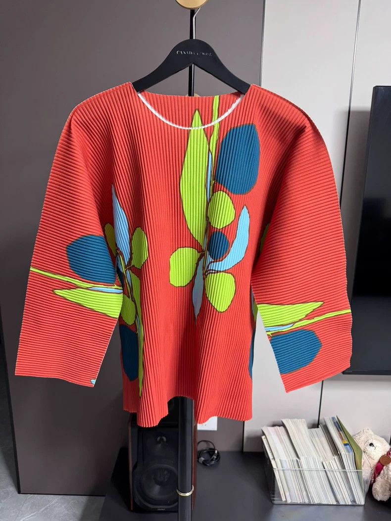 Issey Miyake Issey Miyake size:one size Double-sided differently colore Size S / US 4 / IT 40 - 1 Thumbnail