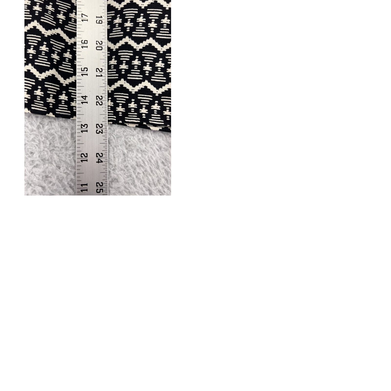 Ann Taylor VINTAGE Ann Taylor Loft Skirt Womens Large Black Aztec Southwestern Pattern Short Mini Size 36" / US 14 / IT 50 - 9 Thumbnail
