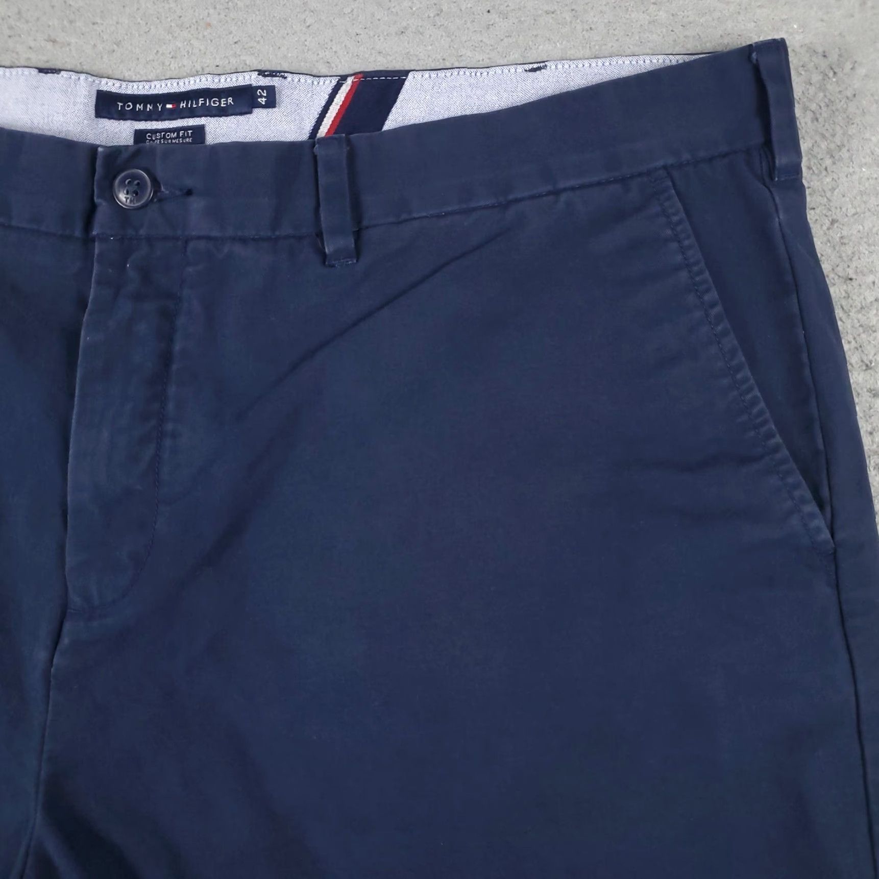 Tommy Hilfiger VINTAGE Tommy Hilfiger Shorts Mens Size 42 Blue Chino Flat Front Casual Holiday Size US 42 / EU 58 - 3 Thumbnail