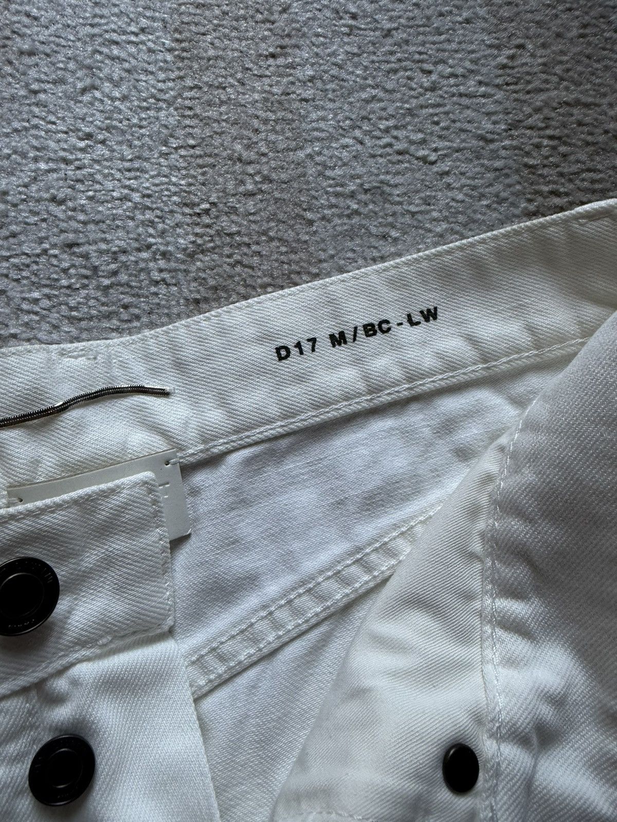 Saint Laurent Paris Saint Laurent D17 Size US 29 - 2 Thumbnail