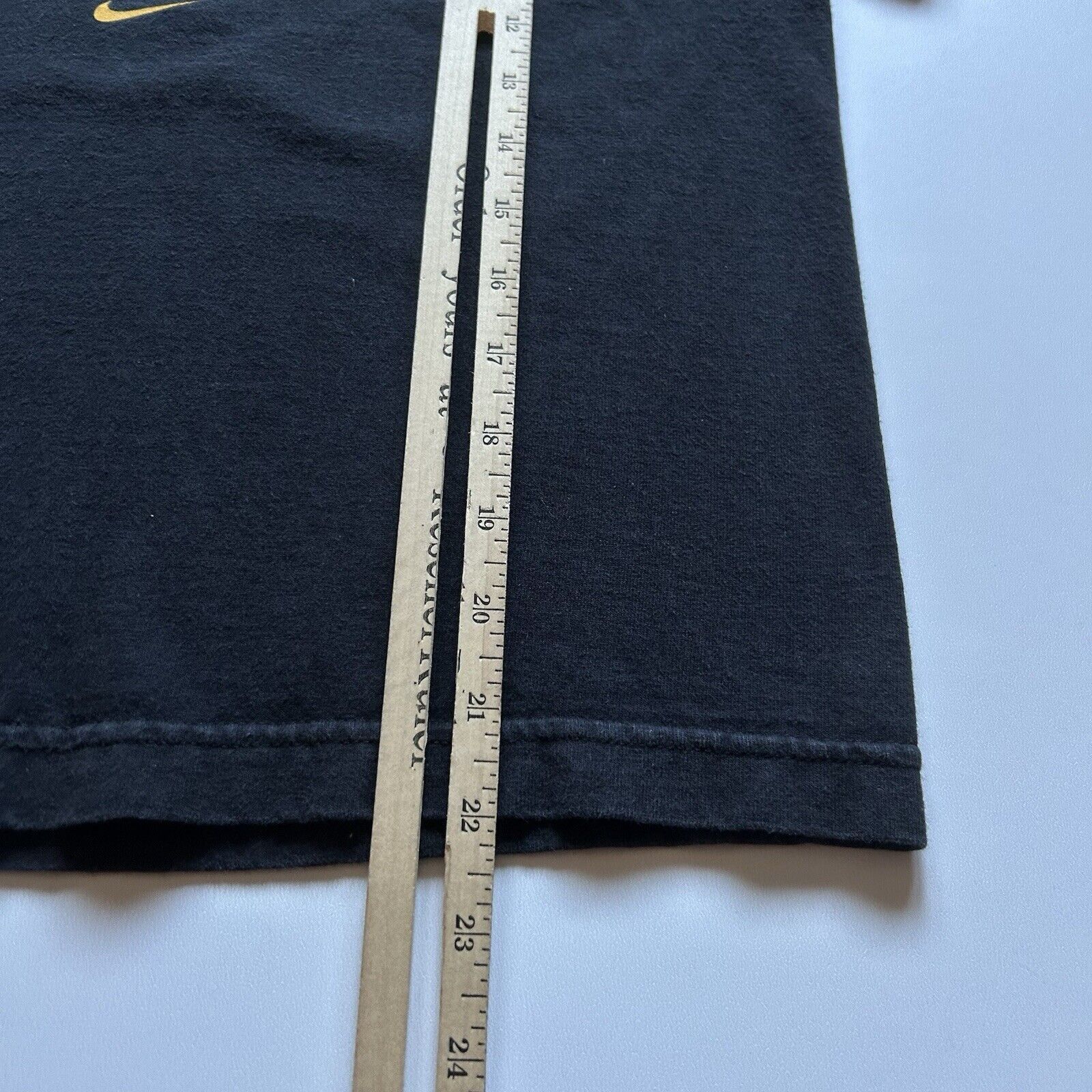 NCAA Vintage 90s Nike Iowa Hawkeyes NCAA Center Swoosh T Shirt XS Size US XS / EU 42 / 0 - 5 Thumbnail