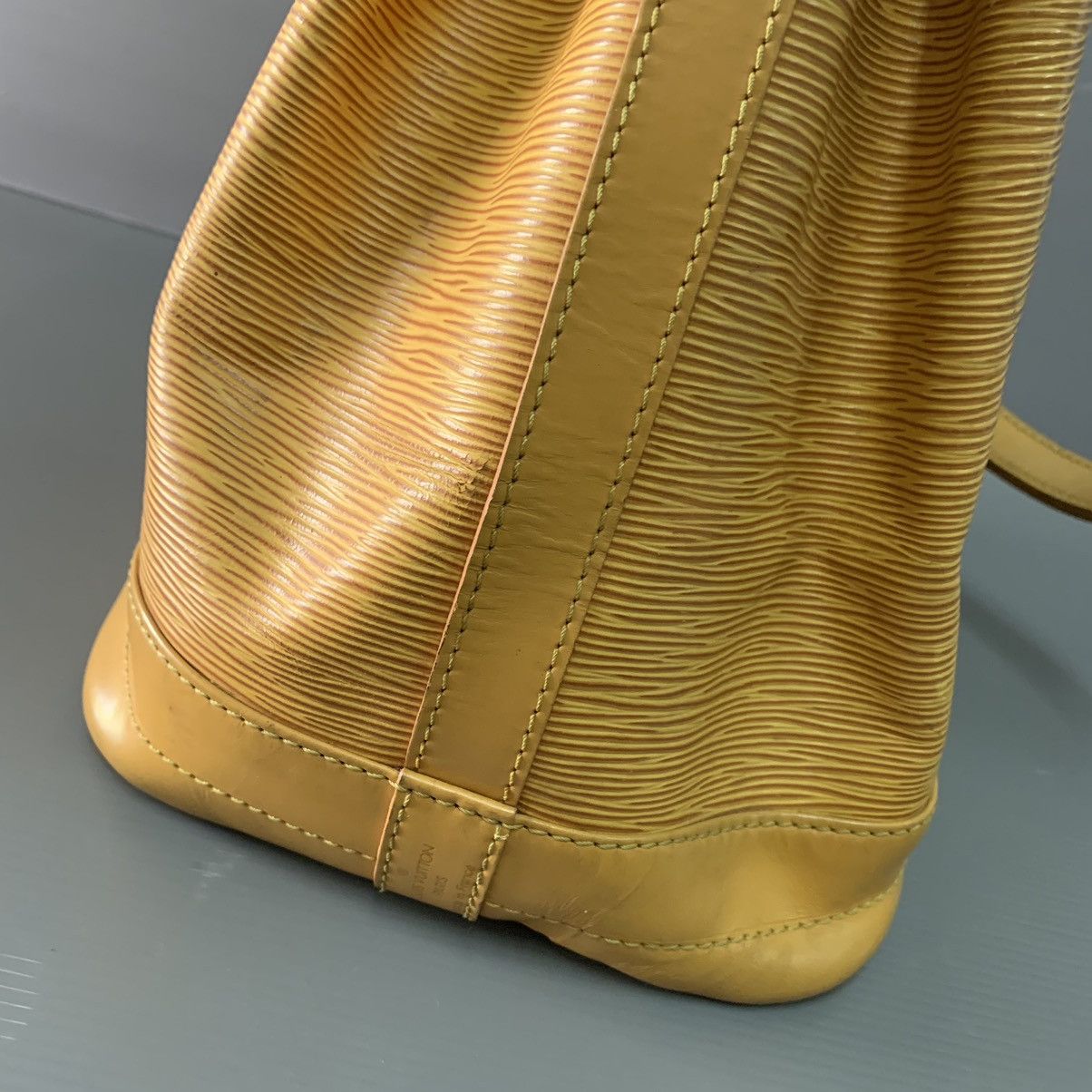 Louis Vuitton Louis Vuitton Epi Leather Bucket Gm Size ONE SIZE - 7 Thumbnail