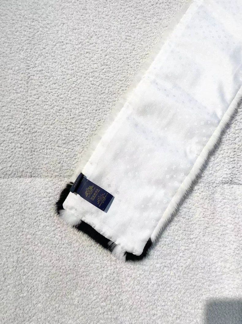 Louis Vuitton Louis Vuitton Black and white mink print scarf Size ONE SIZE - 6 Thumbnail