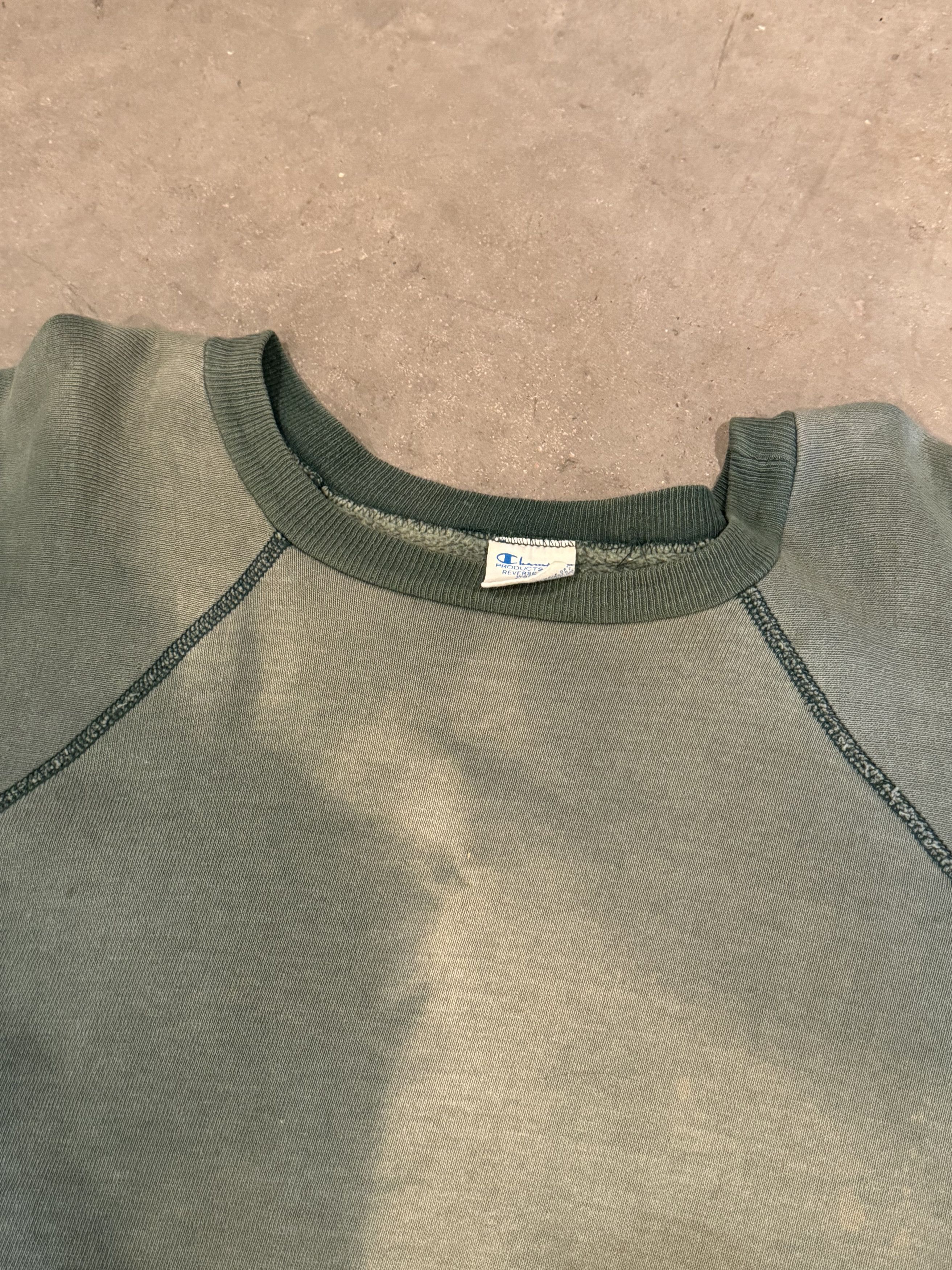 Champion 70s Vintage Champion Sunfaded Raglan Crewneck Size US L / EU 52-54 / 3 - 8 Thumbnail