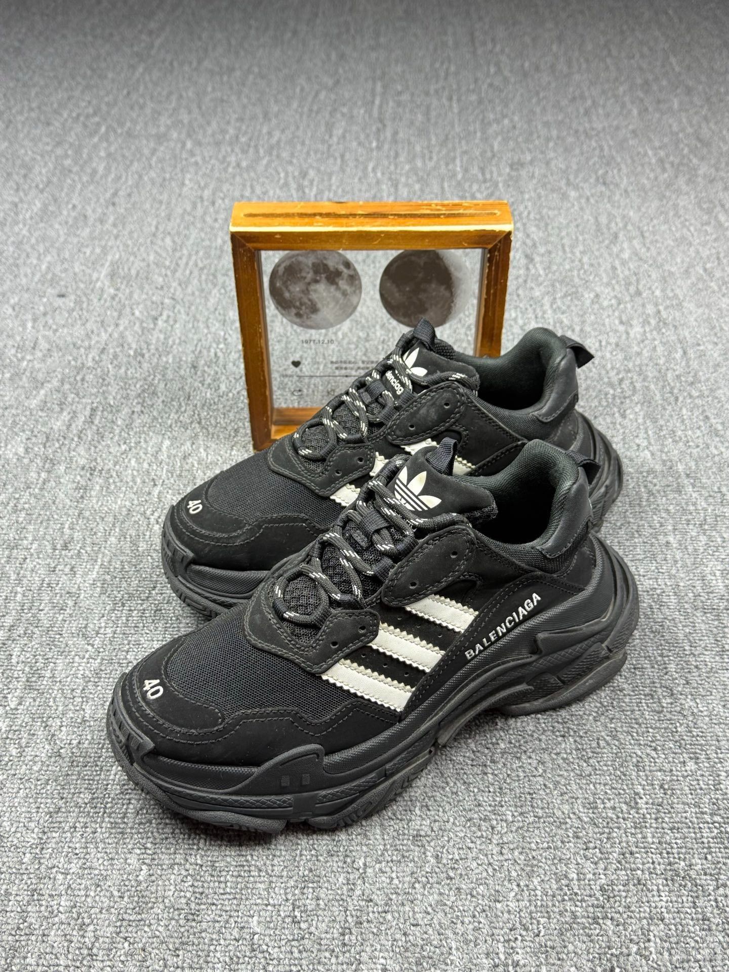 Balenciaga Balenciaga Black Lowtop Sneakers 7 Men Size US 7 / EU 40 - 1 Thumbnail