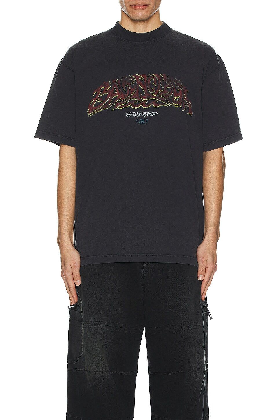 Balenciaga o1in1g0126 Medium Fit T-Shirt in Faded Black/Red Size US M / EU 48-50 / 2 - 2 Thumbnail