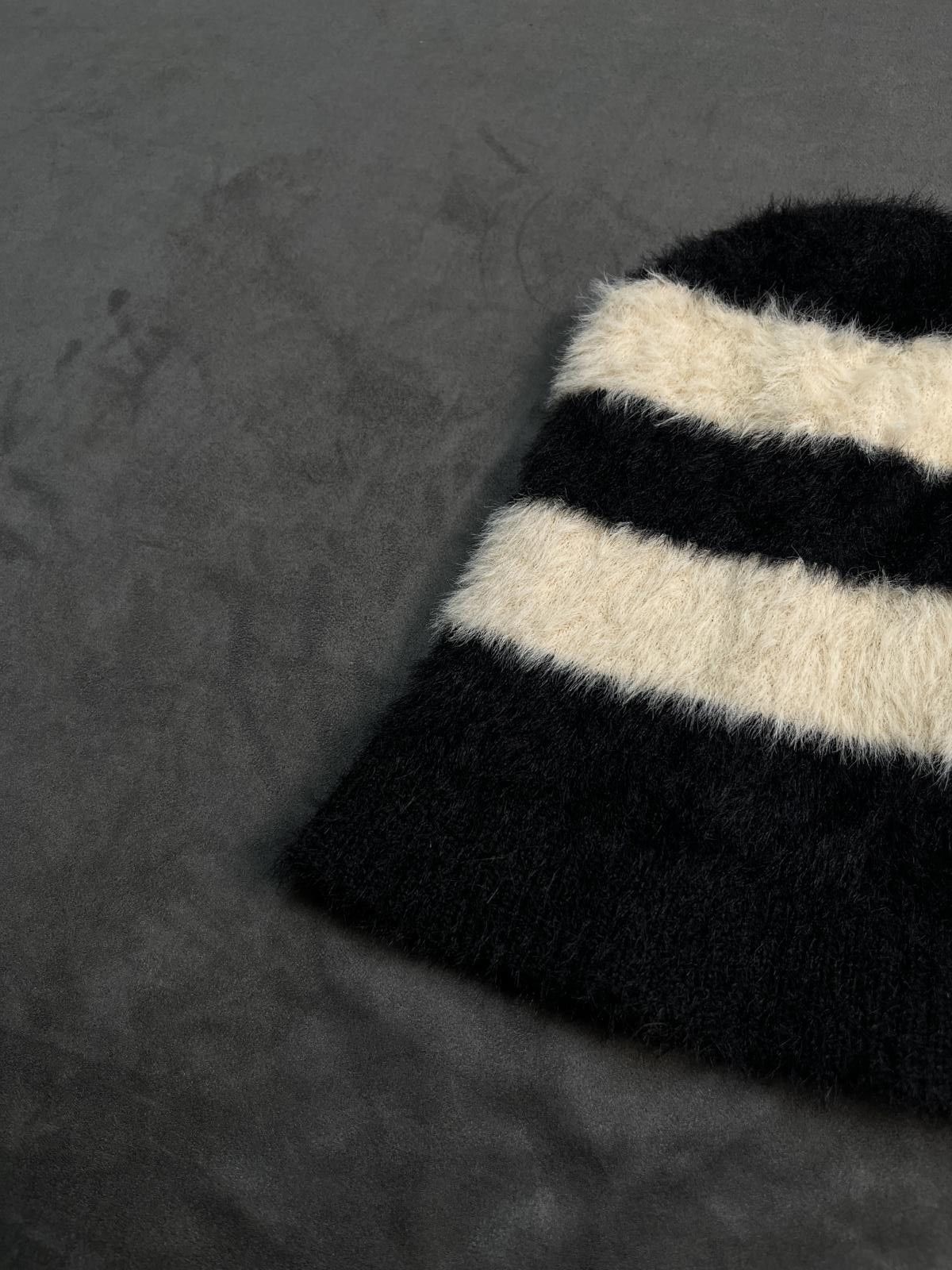 Japanese Brand Rare Y2K minimalism faux fur knit Black Cream Beanie Hat Size ONE SIZE - 2 Thumbnail