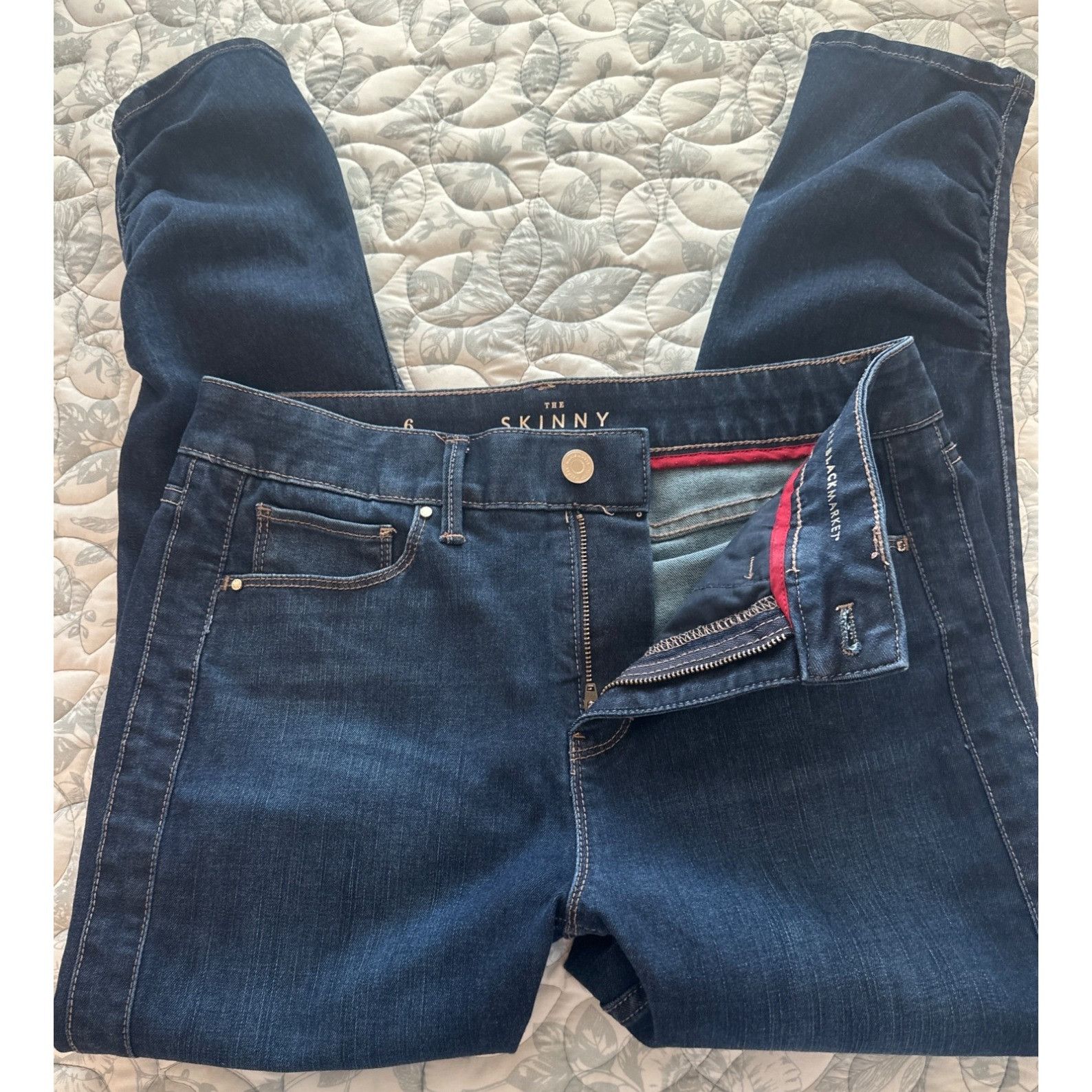 White House Black Market White House Black Mark, Size 6 The Skinny Crop Jeans Dark Wa Size 28" / US 6 / IT 42 - 4 Thumbnail