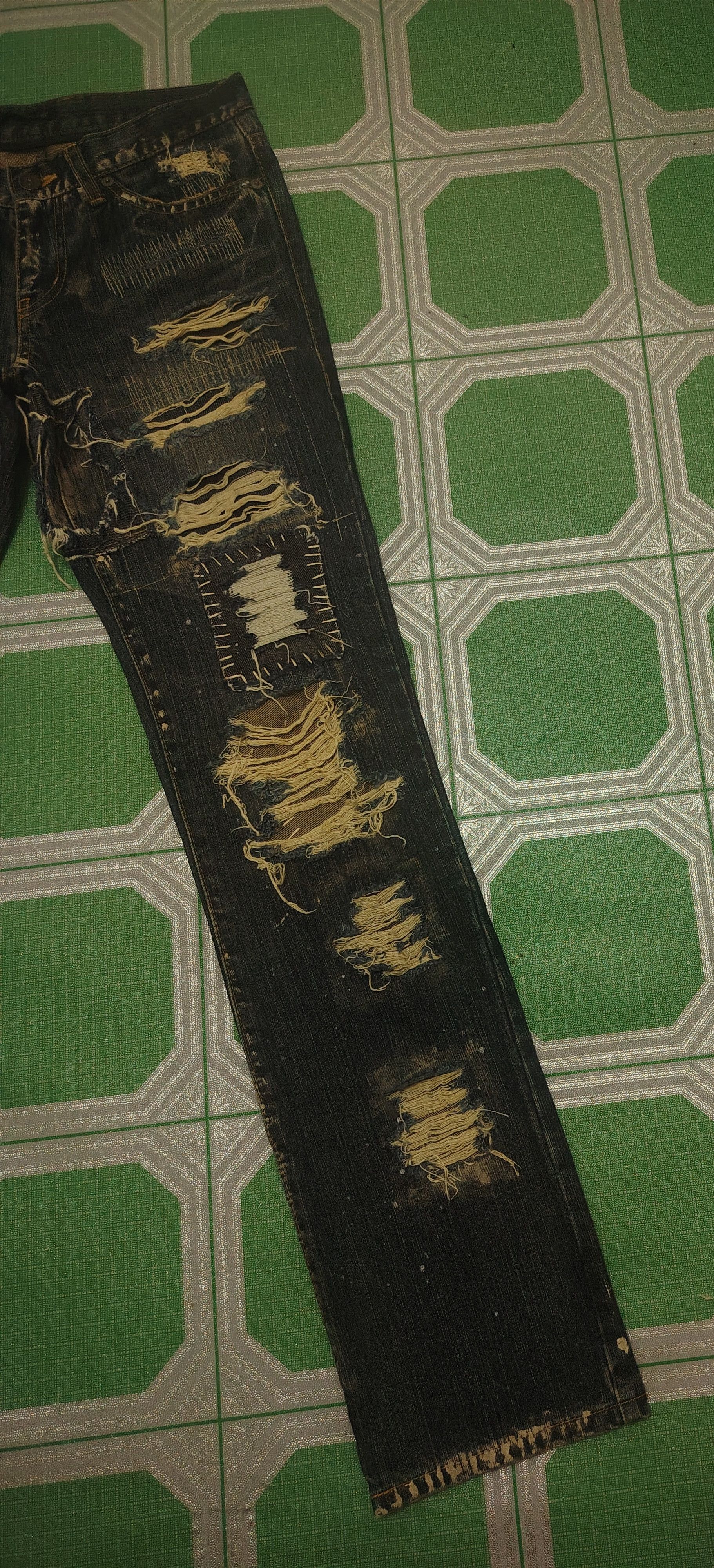 Who Decides War Japanese Casper John Distressed Thrashed jeans Size US 28 / EU 44 - 3 Thumbnail