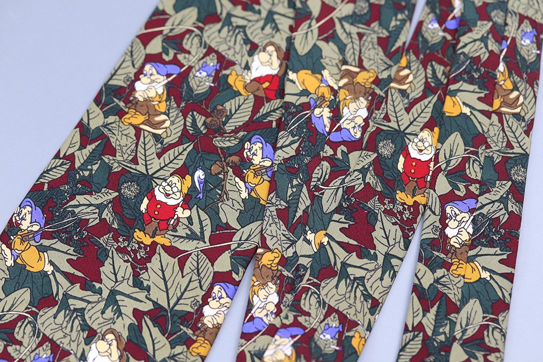 Disney Vintage Disney Silk Tie – Snow White & the Seven Dwarfs Size ONE SIZE - 8 Thumbnail