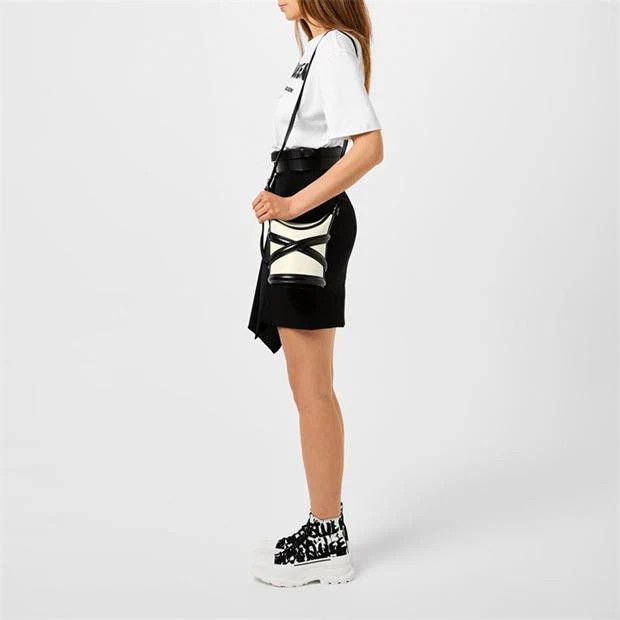 Alexander McQueen o1g2r1mq0824 Size: OS / Curve Small Bag in Ivory & Black Size ONE SIZE - 6 Thumbnail