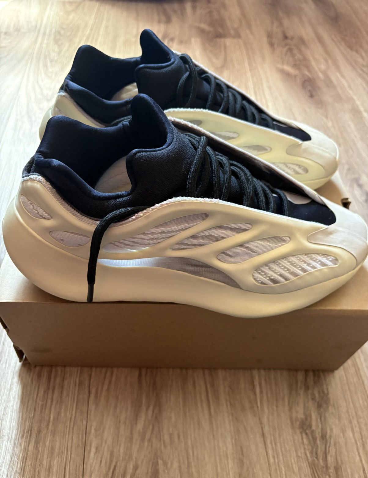 Yeezy Adidas Yeezy 700 V3 Azael Size US 10 / EU 43 - 1 Thumbnail