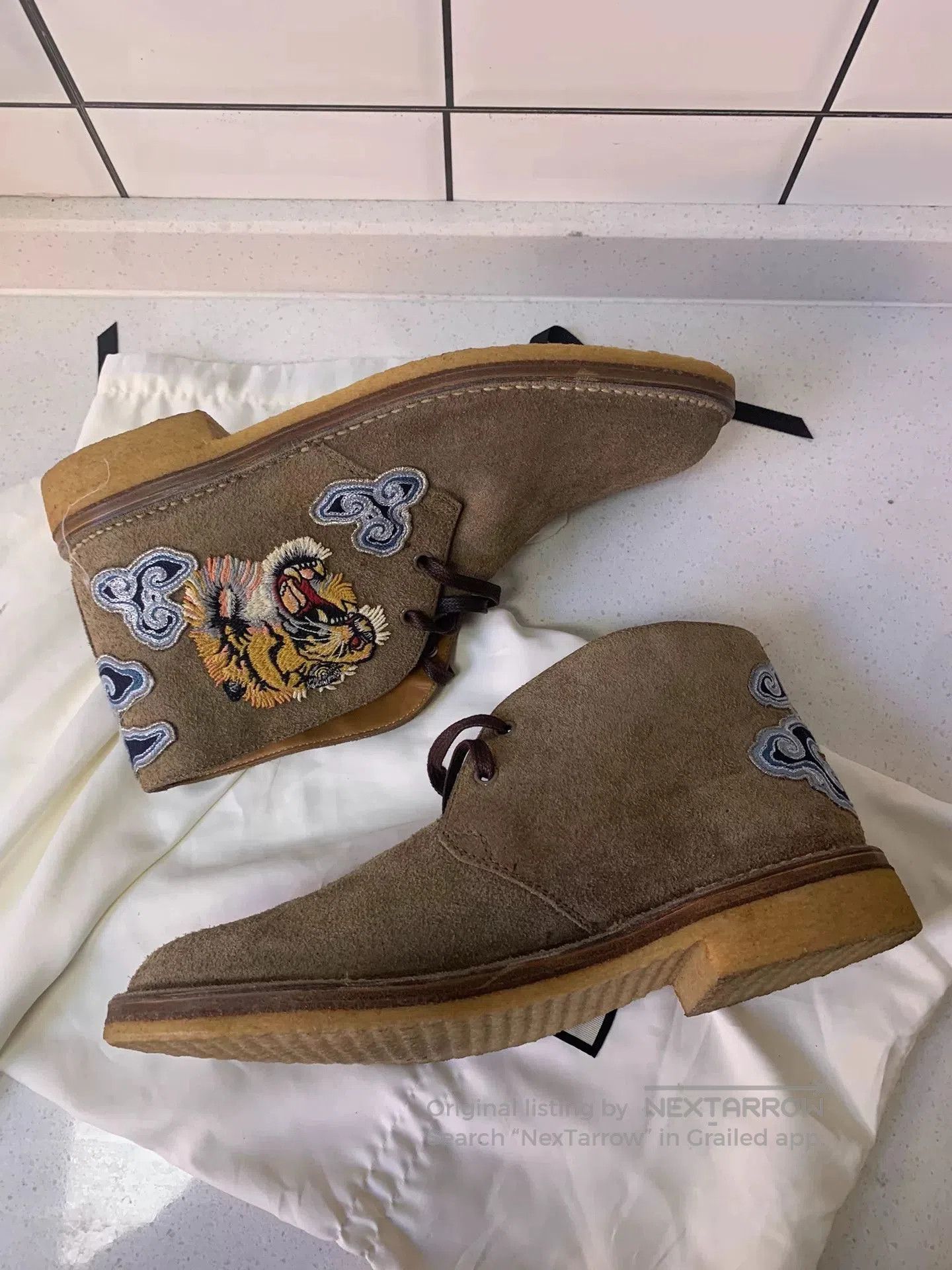 Gucci Gucci Tiger Embroidery Suede Desert Boots. Size US 7 / EU 40 - 4 Thumbnail