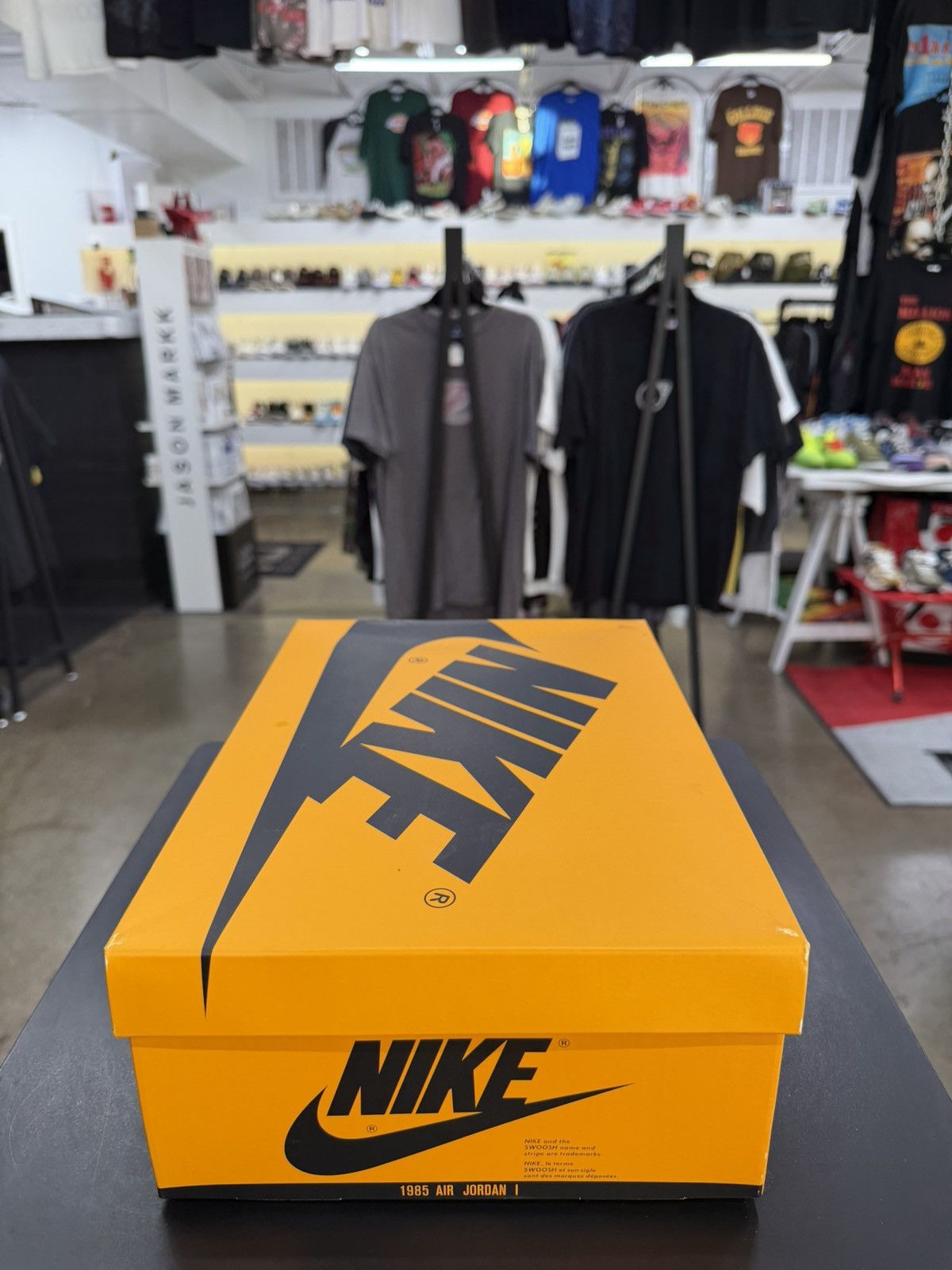 Jordan Brand Air Jordan 1 Taxi Size 9 (2022) Size US 9 / EU 42 - 15 Thumbnail