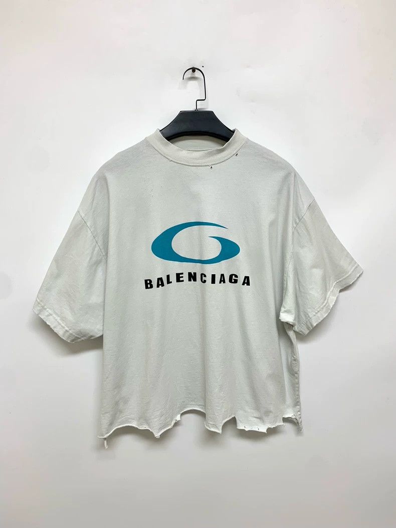 Balenciaga Balenciaga Wave Ring Logo Short Sleeve Size US L / EU 52-54 / 3 - 1 Thumbnail
