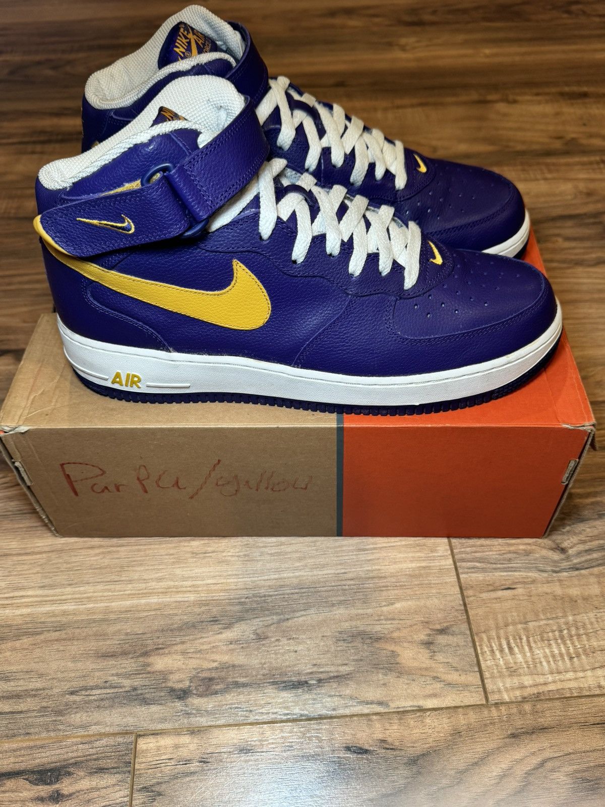 Nike 2004 Air Force One Mid (LAKERS) Size US 10 / EU 43 - 1 Thumbnail