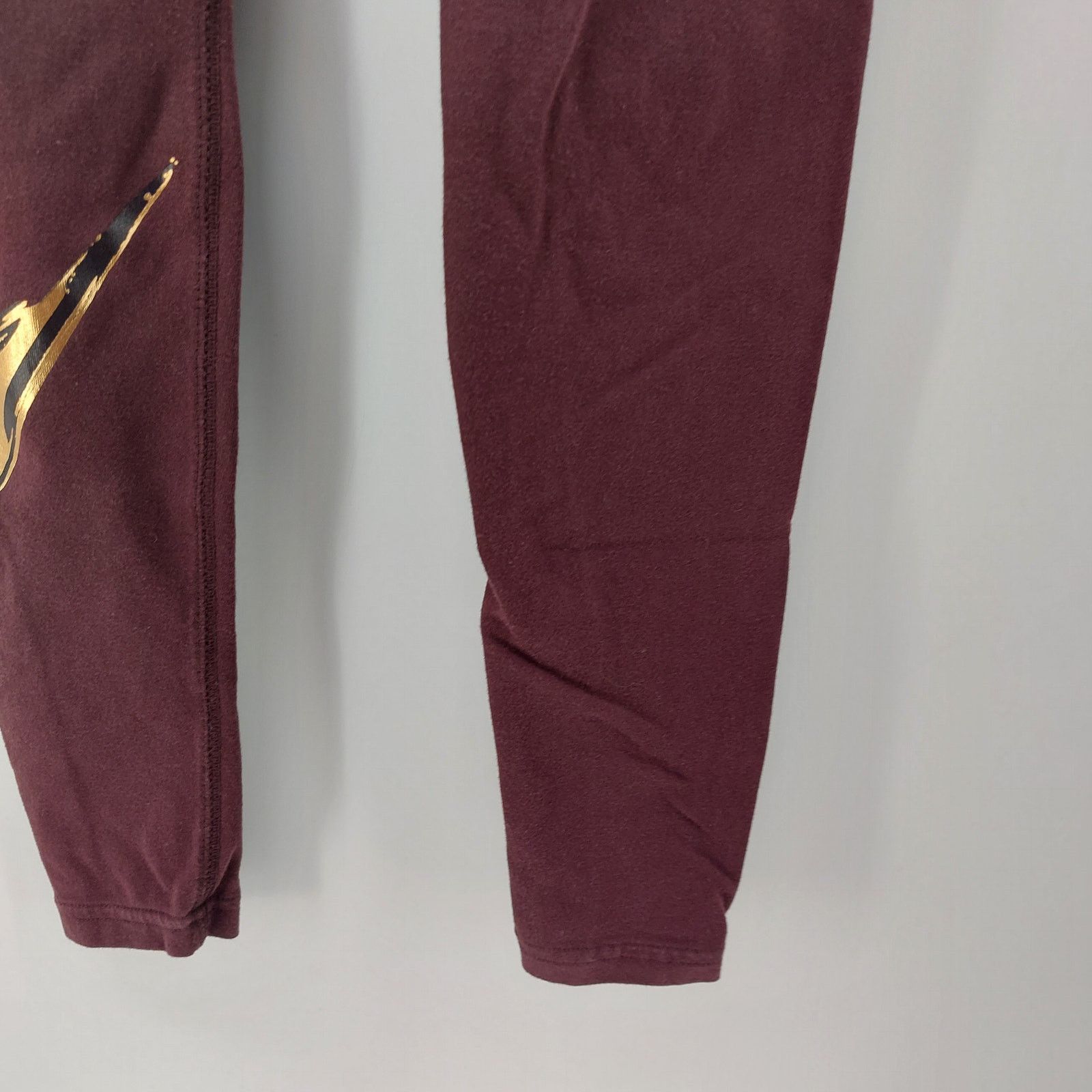Nike Nike Athletic Leggings Size XS Burgundy Red Gold Print Sport Size 22" - 8 Thumbnail