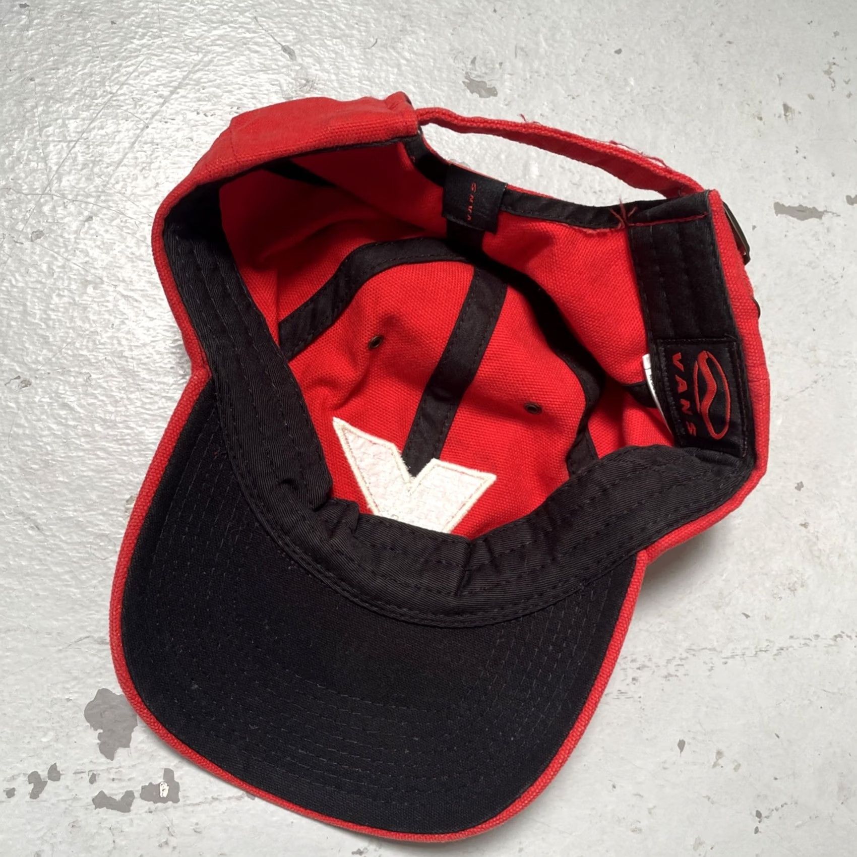 Vans VINTAGE Vans Skateboarding Canvas Baseball Dad Cap OS Adjustable Red 90s Y2K Unisex Adults One Size Cap Mens Womens Boys Girls Size ONE SIZE - 6 Thumbnail