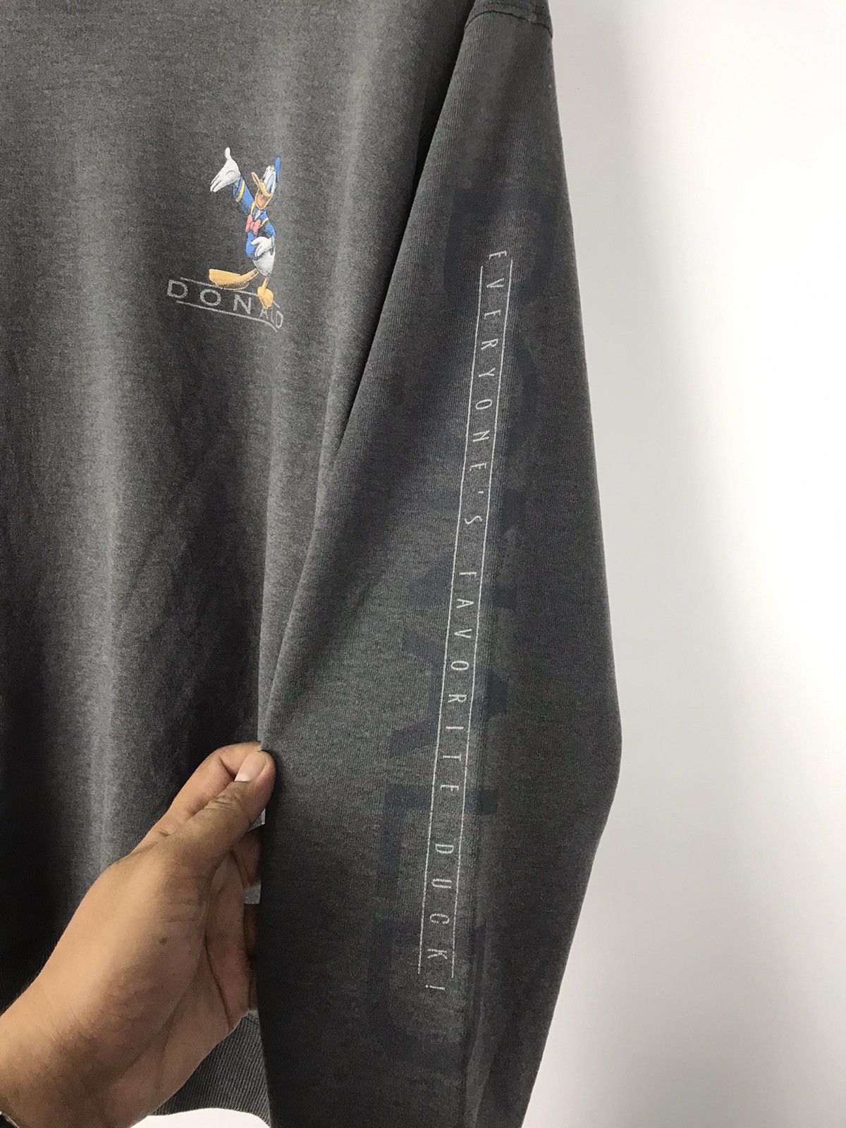 Disney Vintage 90s Donald Duck Sweatshirt Size US S / EU 44-46 / 1 - 6 Thumbnail