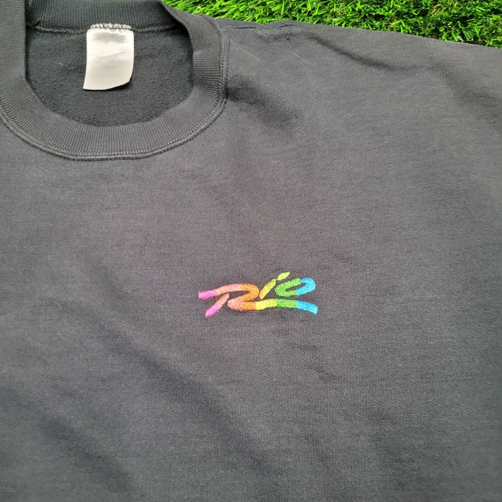 Jerzees VTG 90s Rainbow Rio Embroidered Sweatshirt XL Boxy Cropped Size US XL / EU 56 / 4 - 2 Thumbnail
