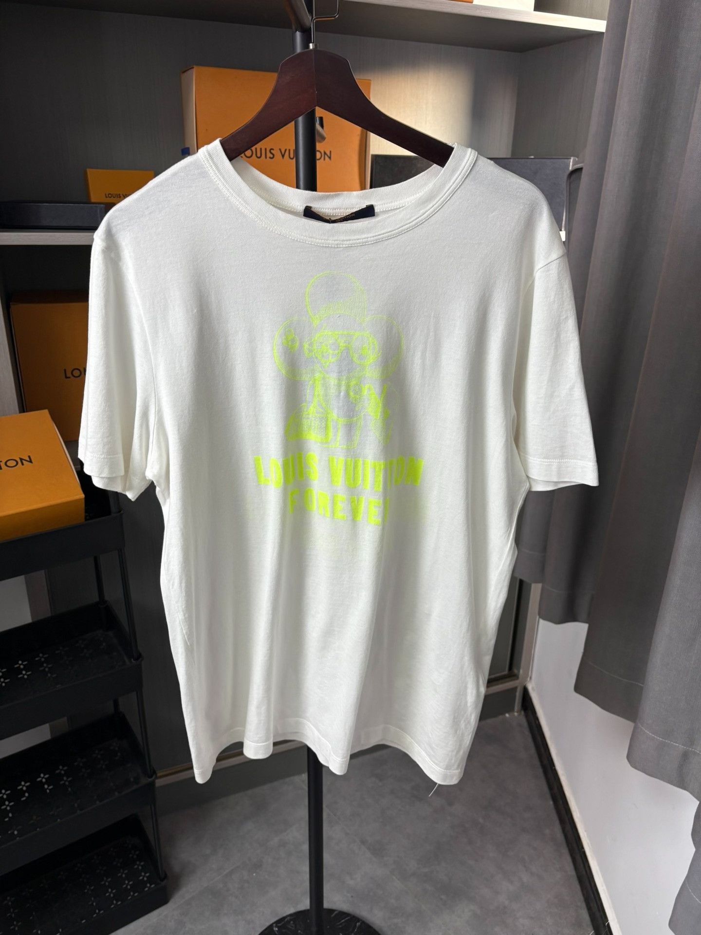 Louis Vuitton Louis Vuitton Green T-Shirt L Men Size US L / EU 52-54 / 3 - 1 Thumbnail