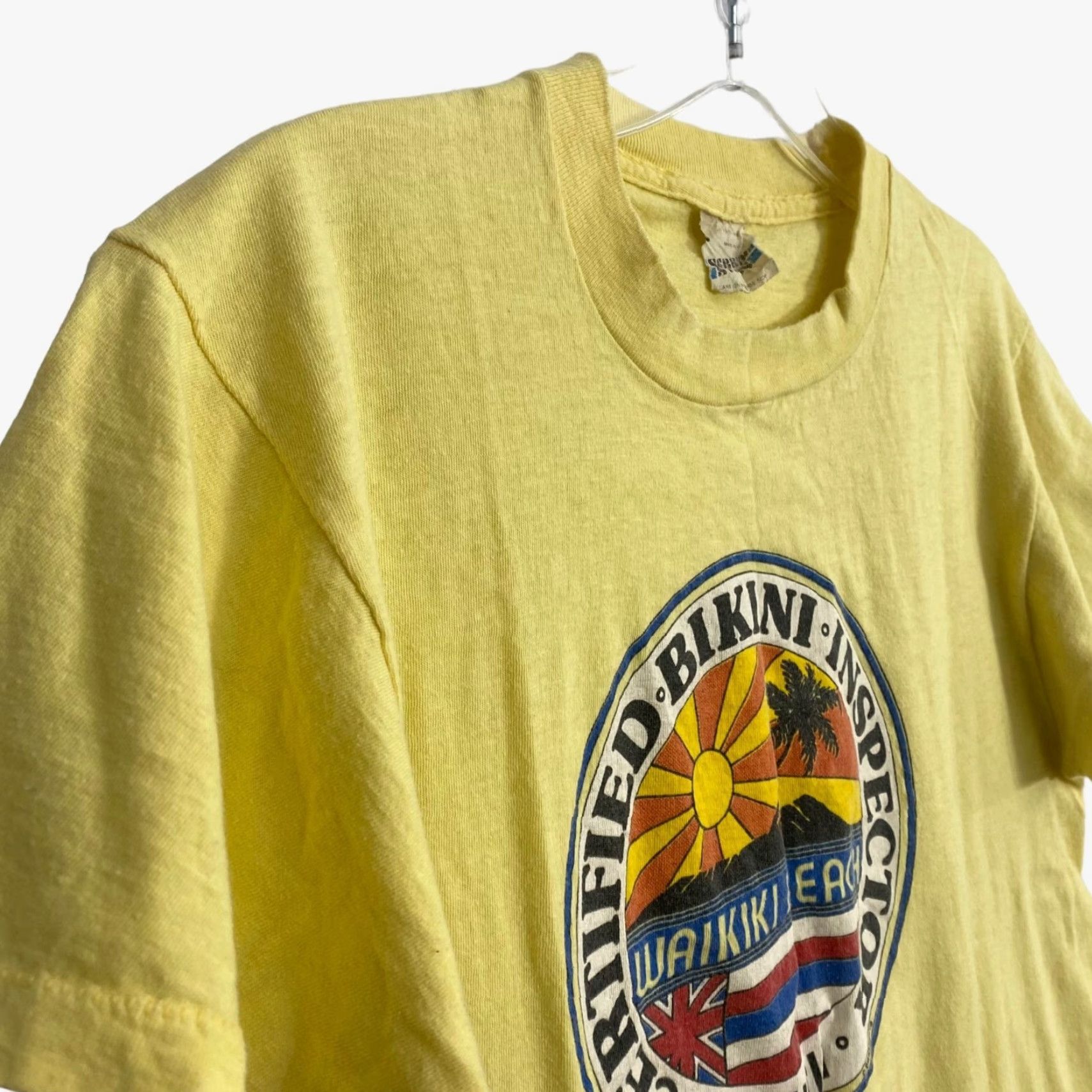 Vintage VINTAGE Screen Stars 70s Graphic T-Shirt Waikiki Beach Bikini Inspector Yellow Mens Small Size US S / EU 44-46 / 1 - 6 Thumbnail