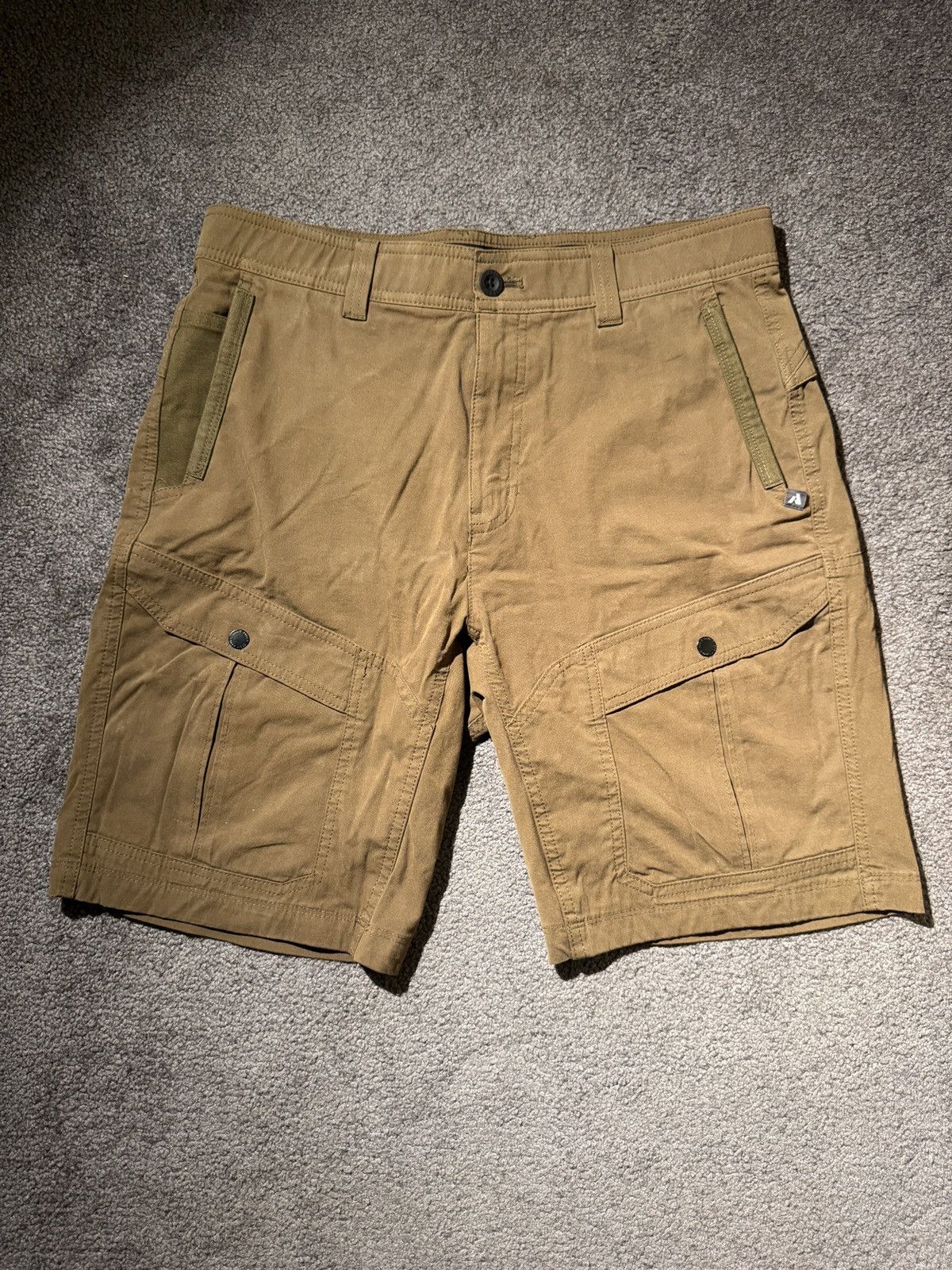 Eddie Bauer Eddie Bauer Hiking Cargo Shorts Size US 32 / EU 48 - 1 Thumbnail