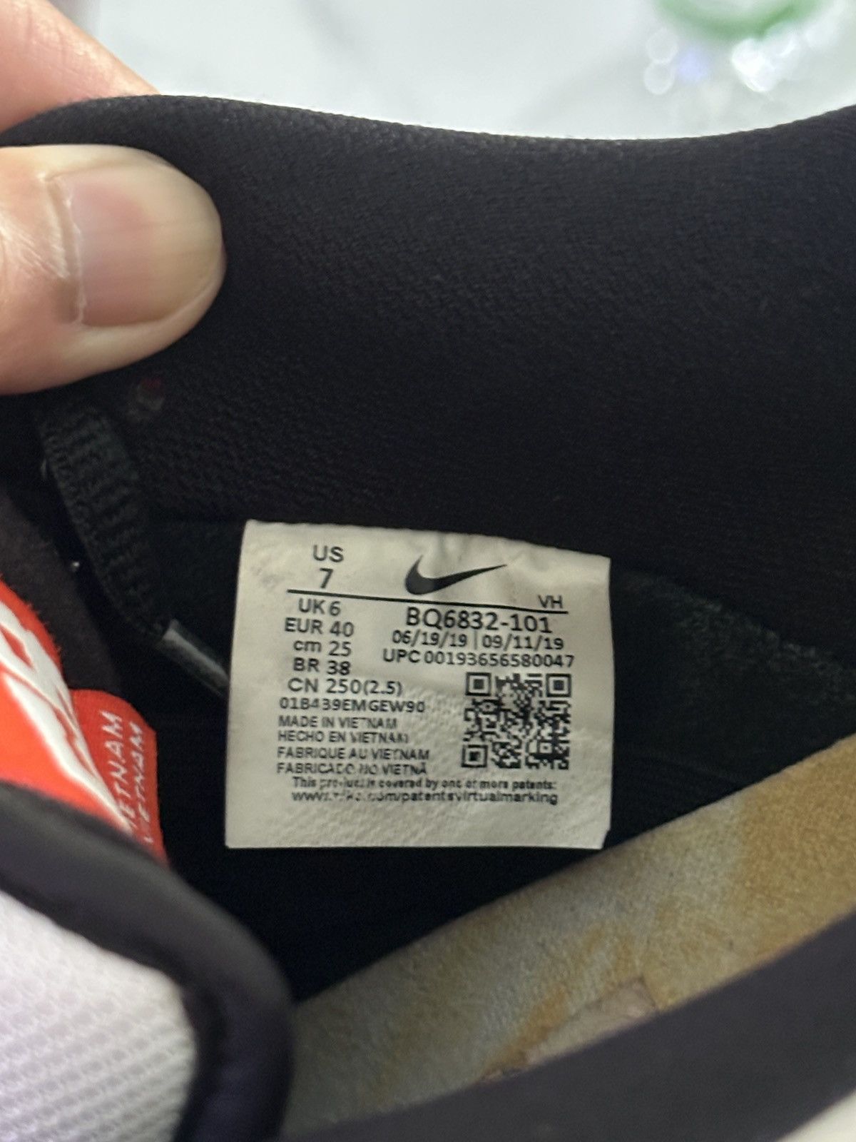 Nike Nike SB Dunk Raygun Size US 7 / EU 40 - 11 Thumbnail