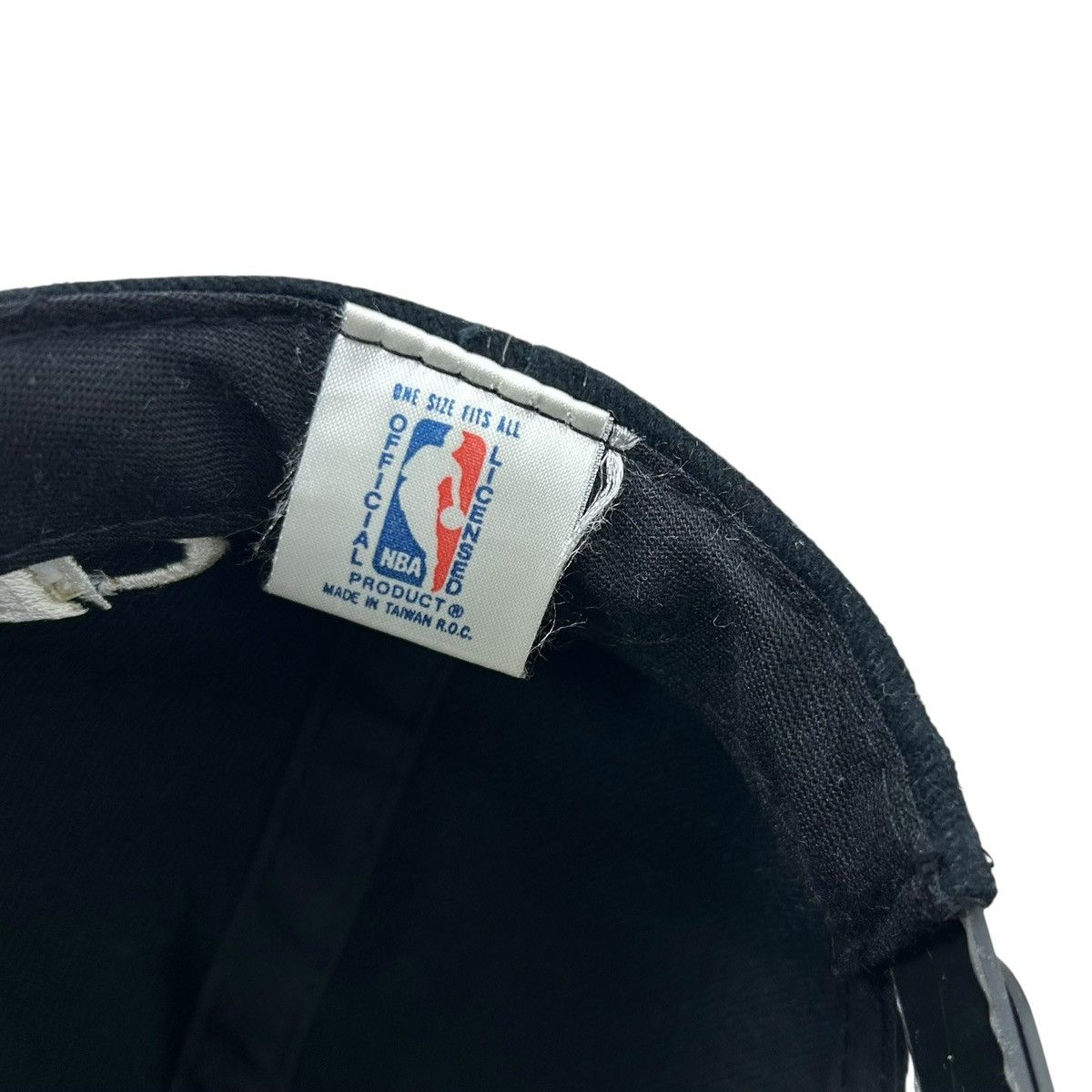 NBA VTG 90s CHICAGO BULLS LOGO ATHLETIC 1997 CHAMPIONS SNAPBACK Size ONE SIZE - 8 Thumbnail