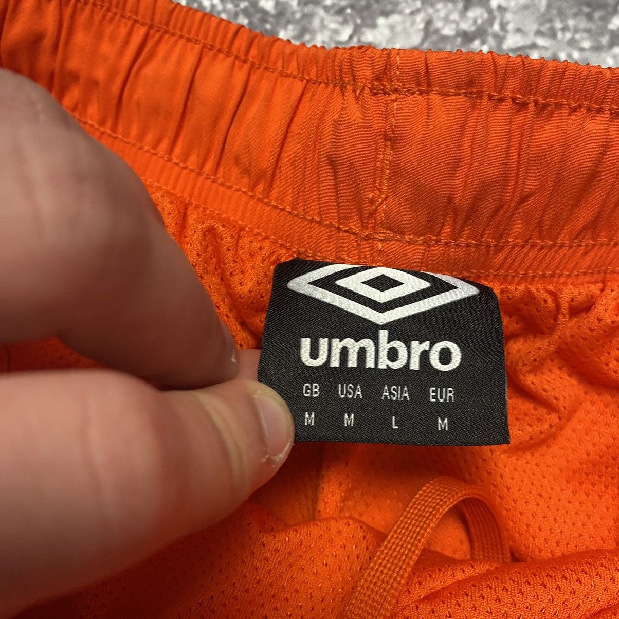 Umbro Men’s Umbro Brentford Big Logo Nylon soccer shorts Size US 32 / EU 48 - 5 Thumbnail