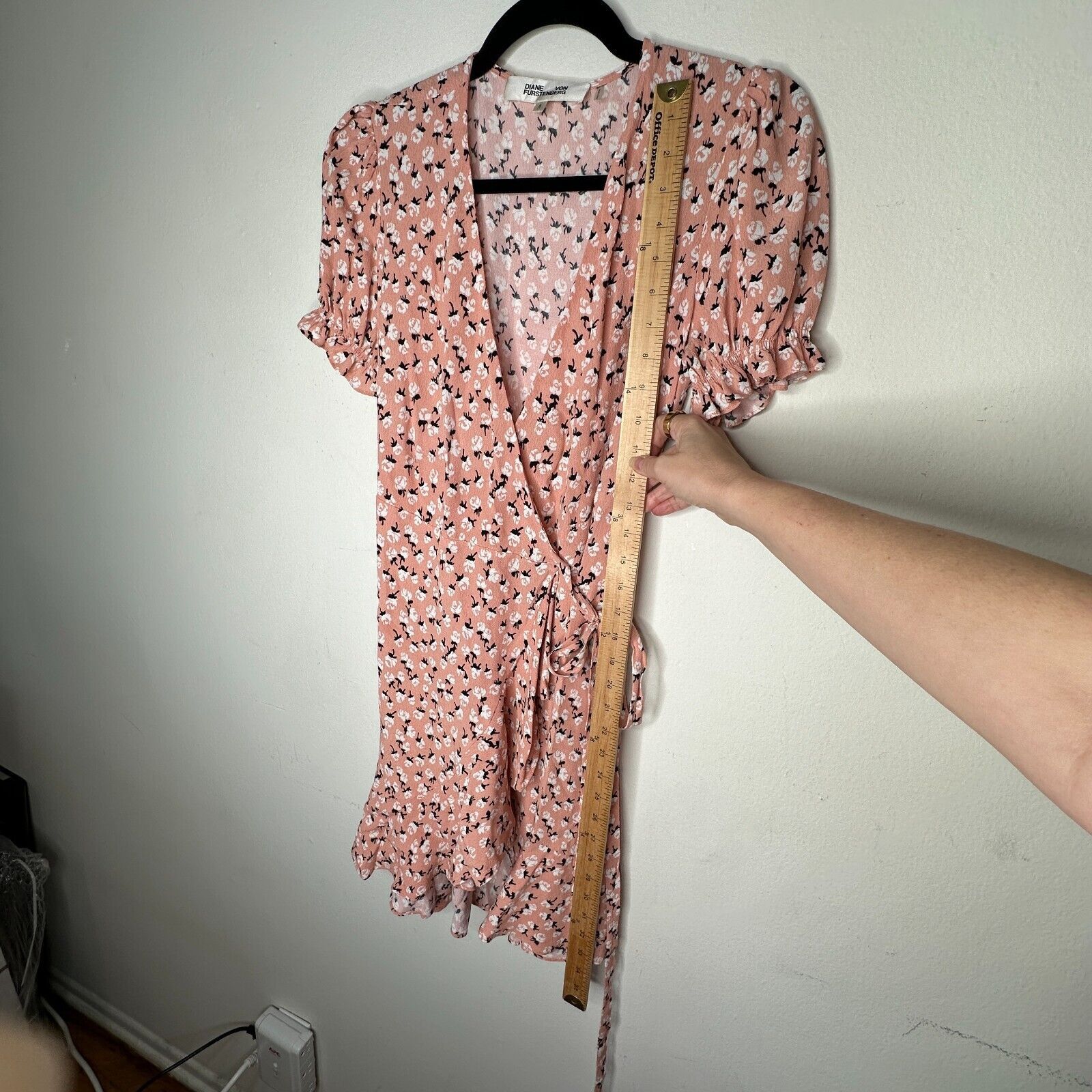 Diane von Furstenberg Diane Von Furstenberg Floral Ruffled Wrap Mini Puff Sleeve S Size S / US 4 / IT 40 - 13 Thumbnail