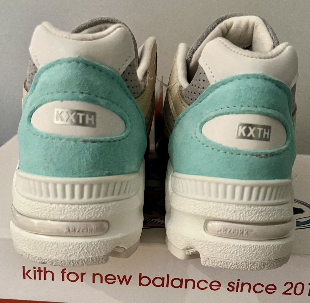 Kith × New Balance × Ronnie Fieg Authentic New Balance 990V2 Kith Cyclades size 4 Size US 5 / EU 37 - 5 Thumbnail
