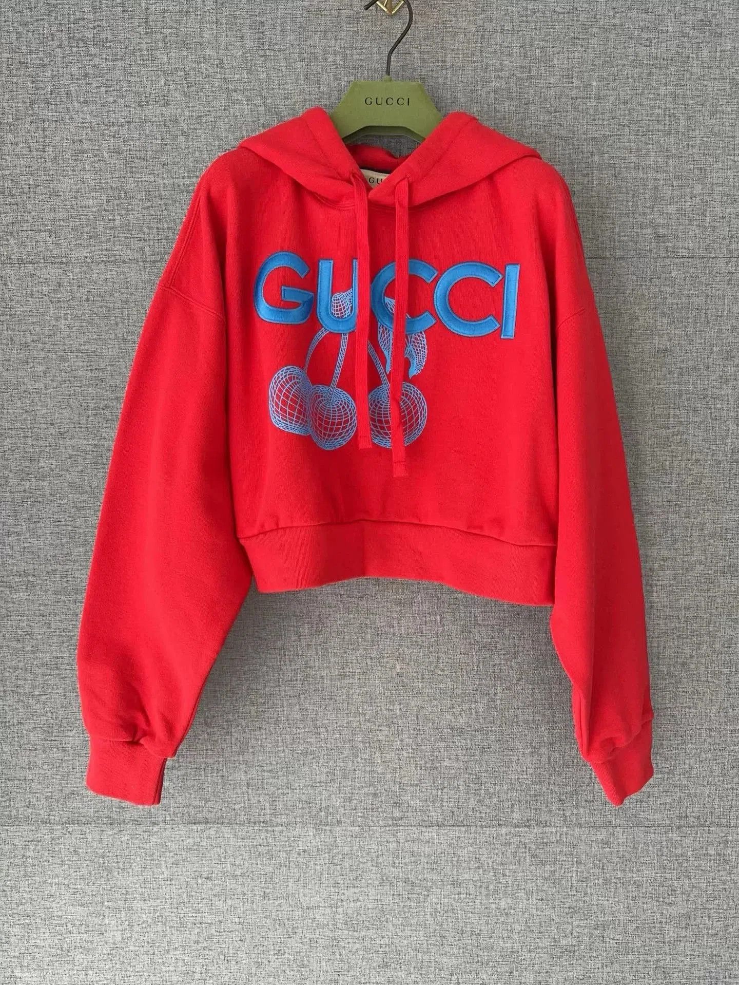 Gucci Gucci Limited Cropped Hoodie Embroidered Cherry. Size M / US 6-8 / IT 42-44 - 1 Thumbnail