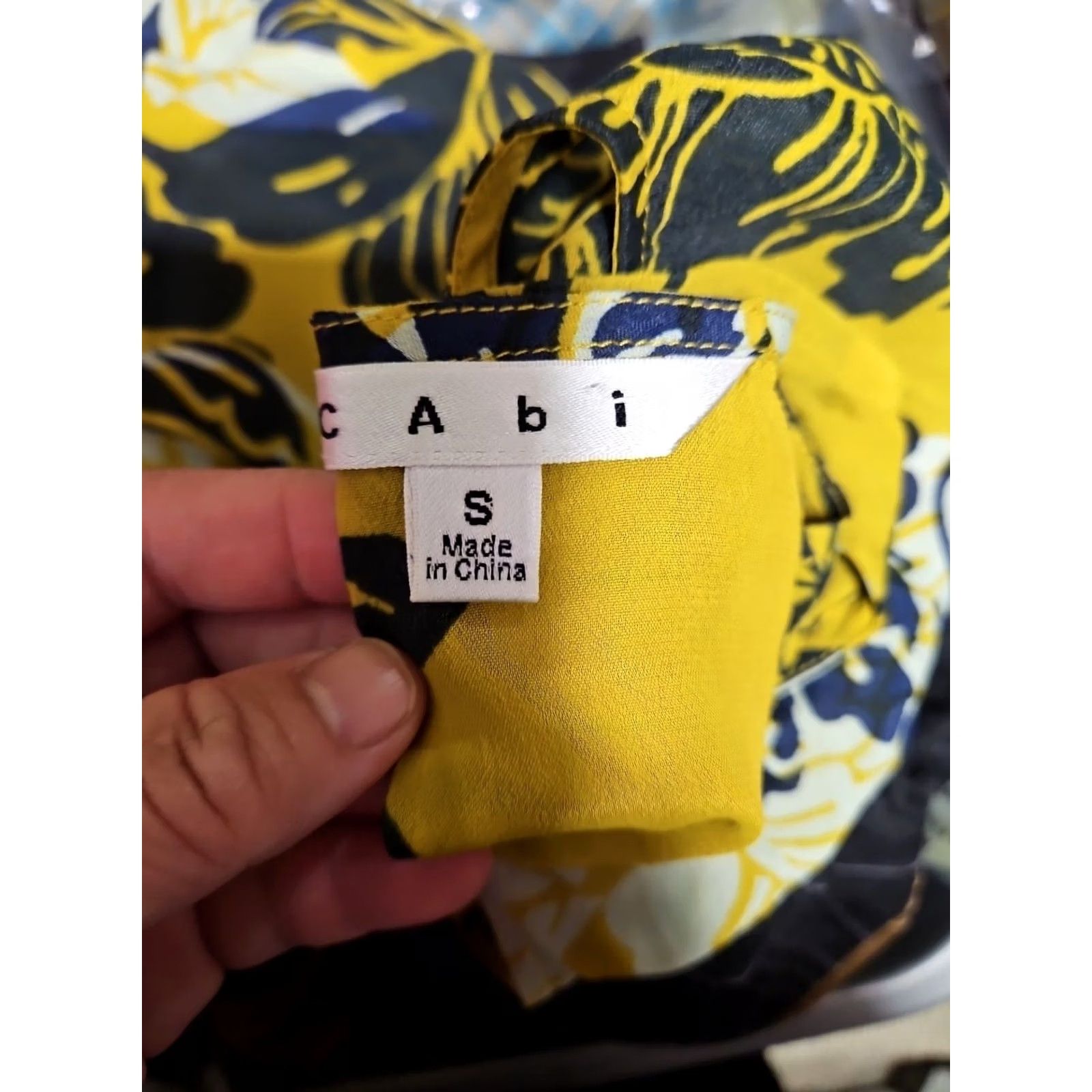 Vintage CAbi Silk Blend Sleeveless Blouse Yellow Floral Top S Women Regular Sleeveless Spring Summer Fall Winter Size S / US 4 / IT 40 - 7 Thumbnail