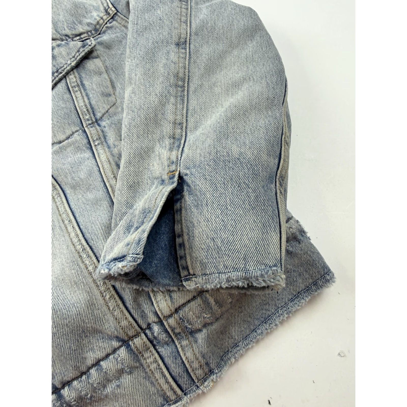 Levi's Levi's Jacket Bomber Denim Trucker Western Womens Medium Blue Sherpa Lined Pockets Collared Insulated Short Winter Size M / US 6-8 / IT 42-44 - 6 Thumbnail