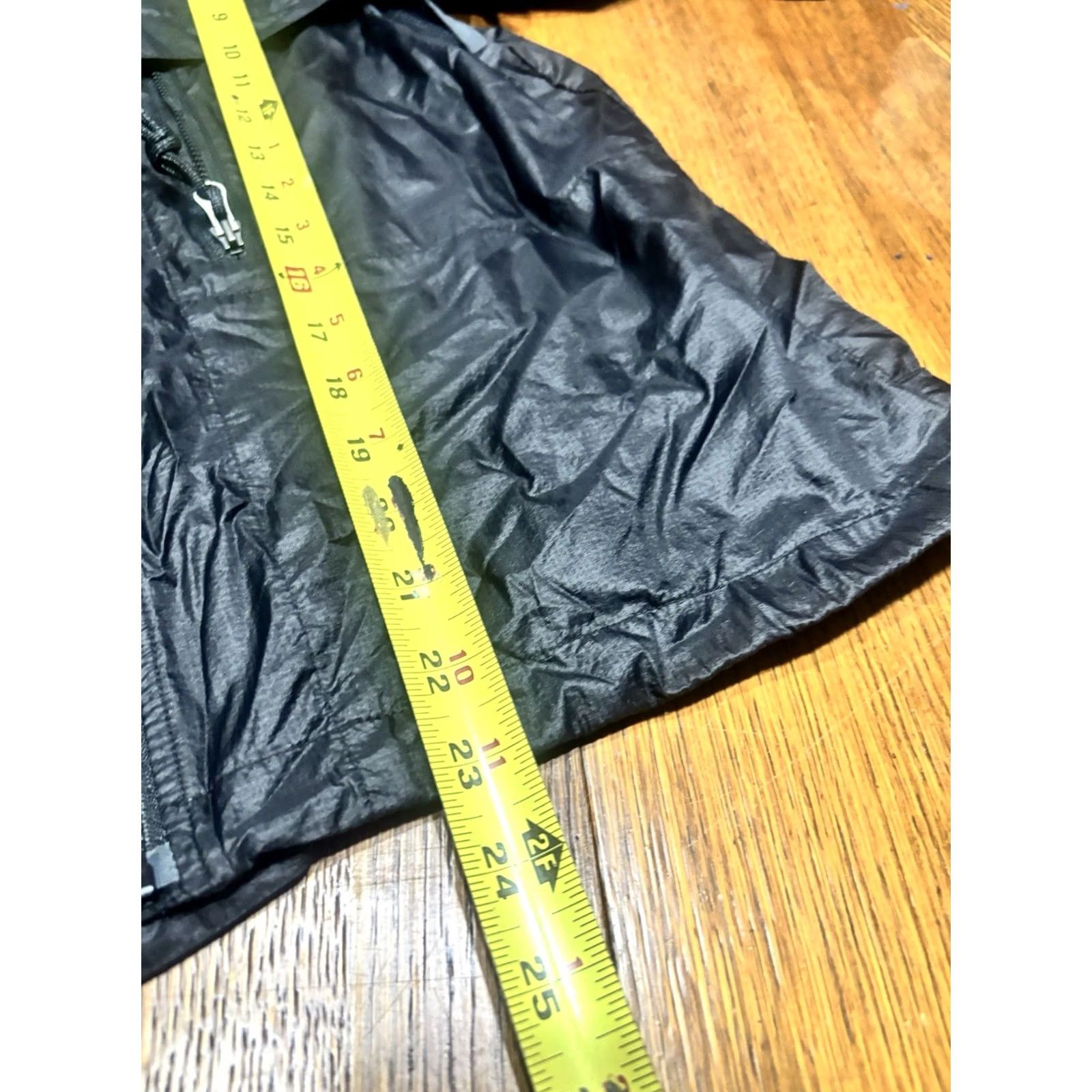 Nike VINTAGE? No. (But adaptively: Nike ACG Women's XS Black Packable Windbreaker Rain Jacket Running Light) Size XS / US 0-2 / IT 36-38 - 4 Thumbnail