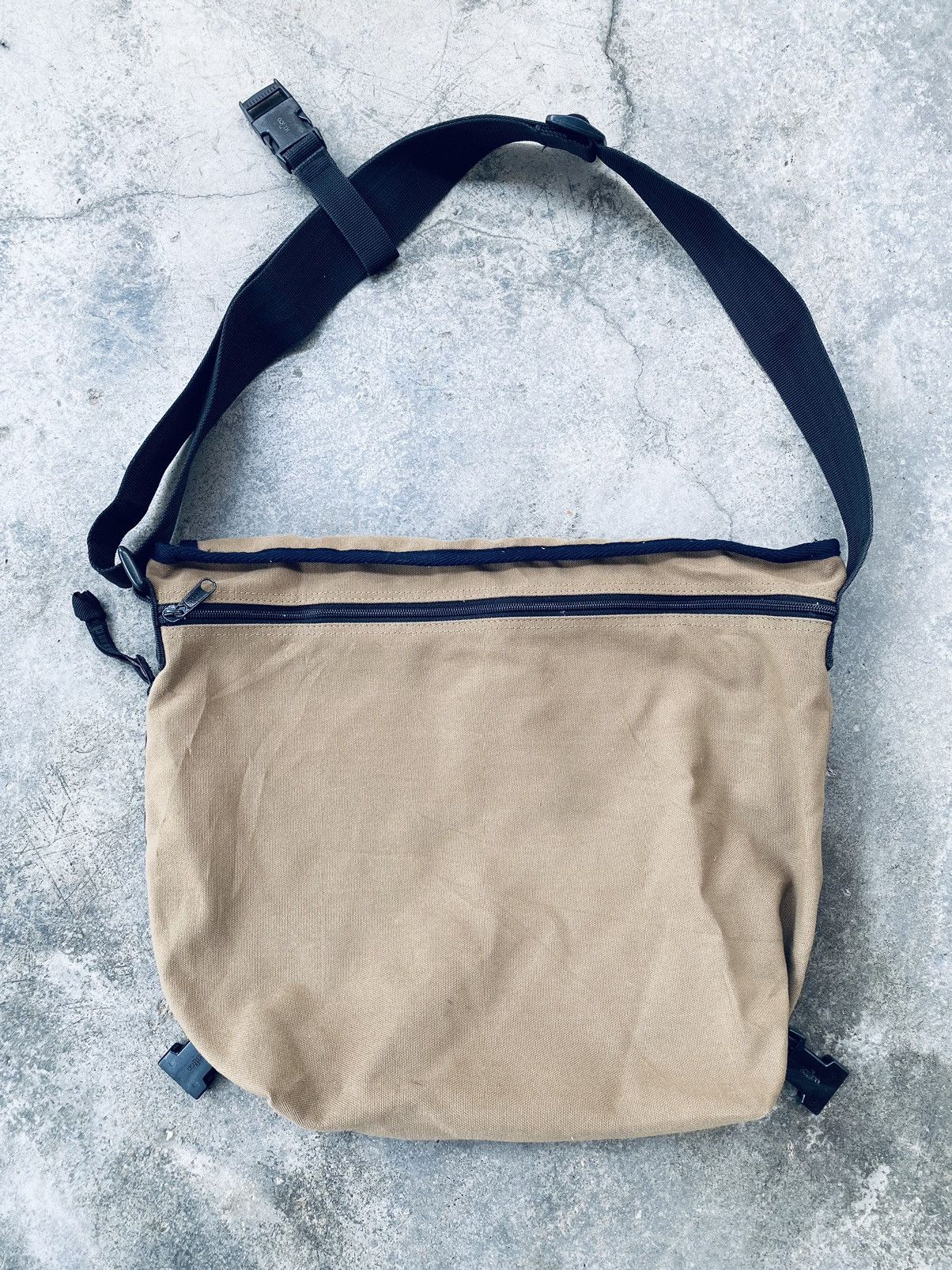 Blind Skateboards Vintage y2k Blind Side Skateboard CrossBody Bag Size ONE SIZE - 2 Thumbnail