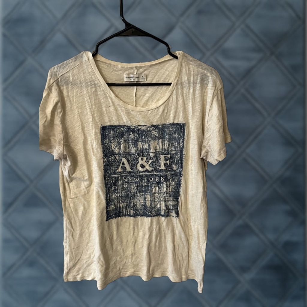 Abercrombie & Fitch VINTAGE Abercrombie & Fitch T-Shirt Womens M Cream Embroidered Logo Crew Neck Short Sleeve Adult Medium Cotton Graphic Size M / US 6-8 / IT 42-44 - 1 Thumbnail