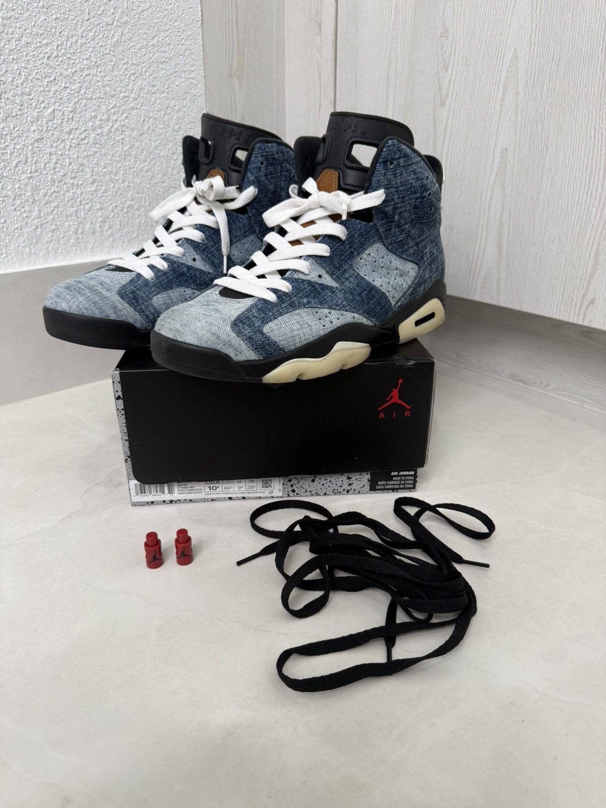 Jordan Brand Air Jordan 6 Retro 'Washed Denim' Size 10.5 Used Size US 10.5 / EU 43-44 - 1 Thumbnail