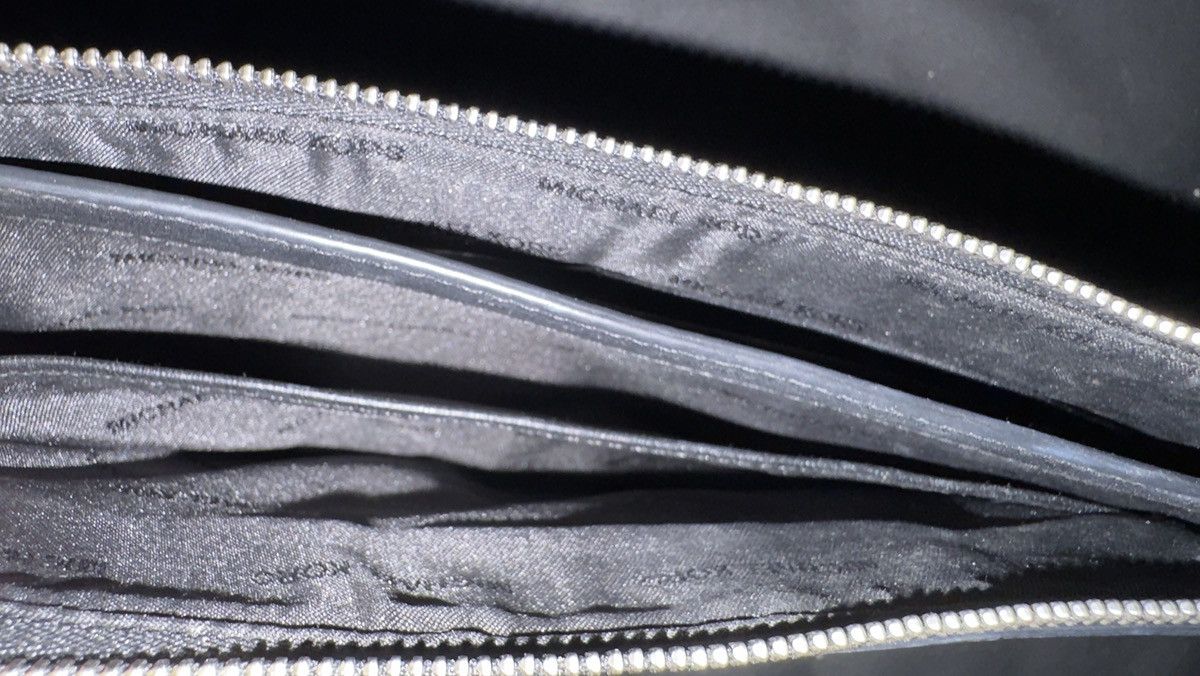 Michael Kors Exclusive Michael Kors Oversized Wristlet Size ONE SIZE - 3 Thumbnail