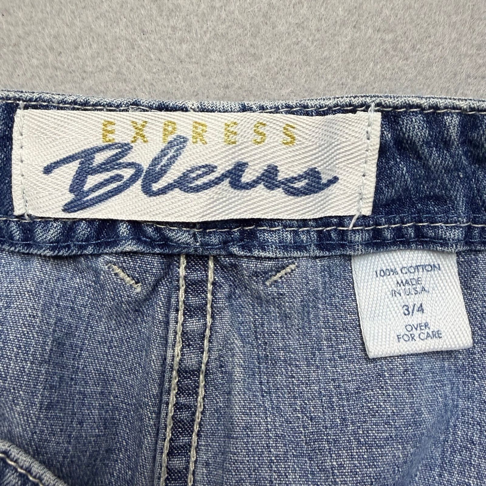 Express Express Bless Denim Cargo Shorts Women 3/4 Low Rise Y2K Size 28" / US 6 / IT 42 - 2 Thumbnail