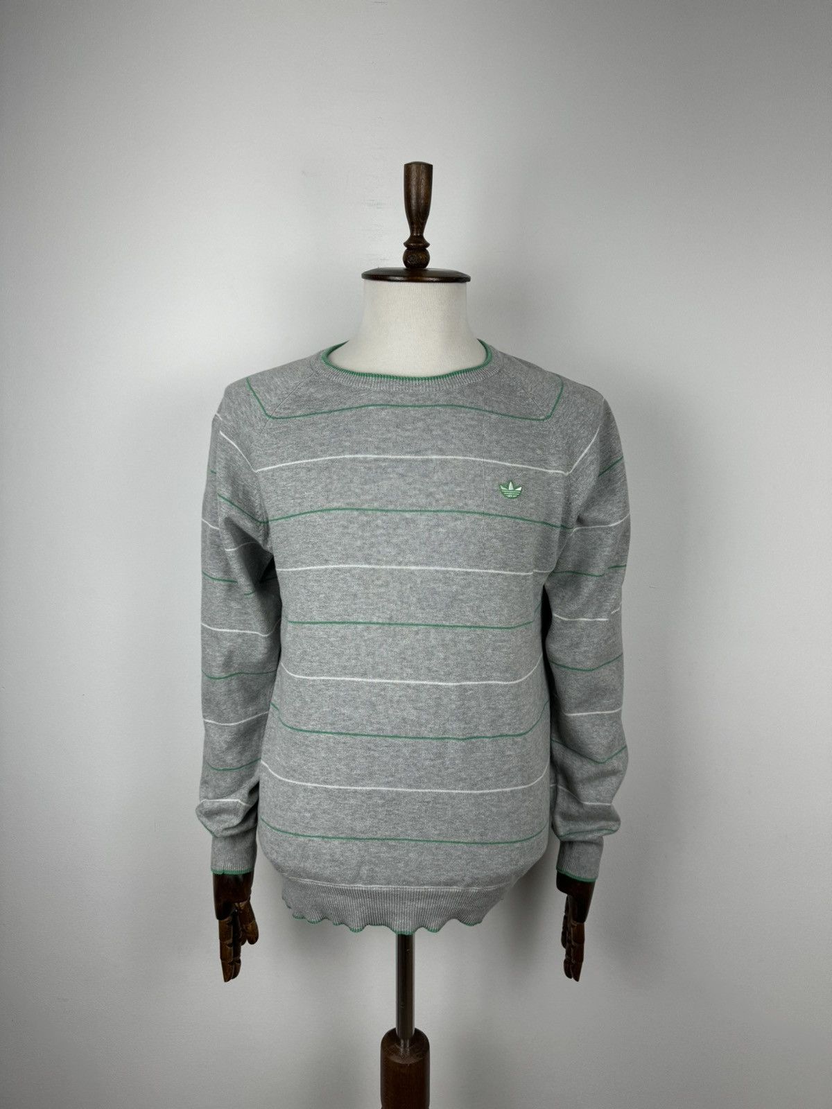 Adidas × Vintage Men’s Vintage Adidas Crew Neck Sweater size L Size US L / EU 52-54 / 3 - 1 Thumbnail