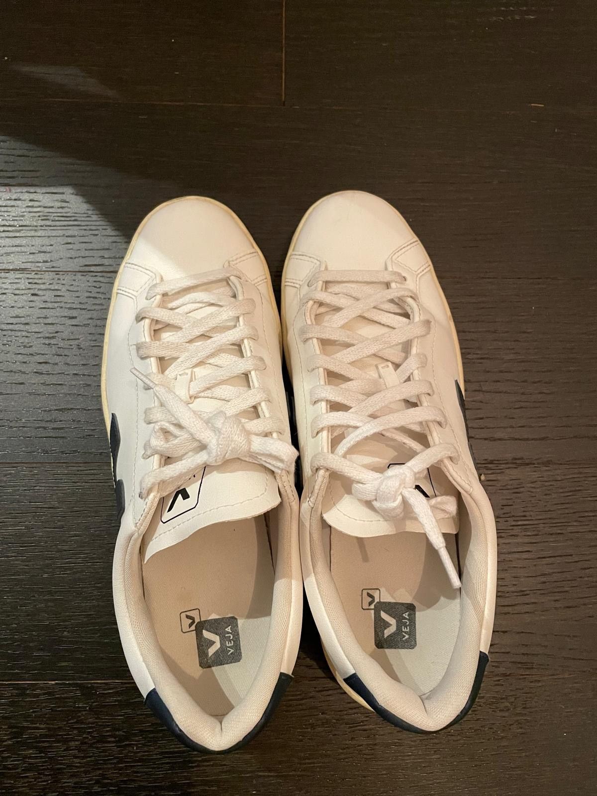 Veja Veja White Sneakers classic minimalist design Size US 11 / EU 44 - 2 Thumbnail